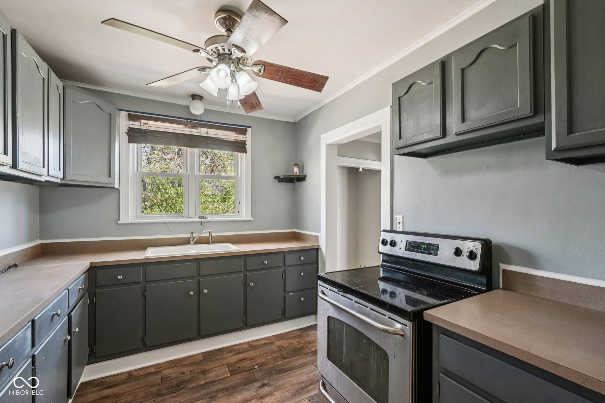 2855 W 76th Street