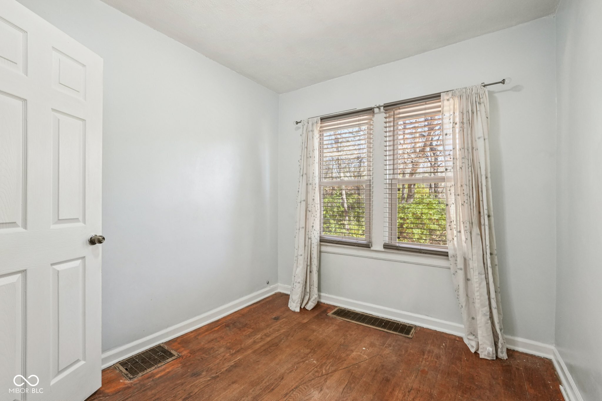 2855 W 76th Street
