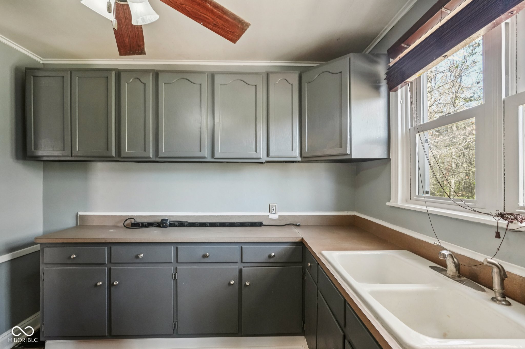2855 W 76th Street