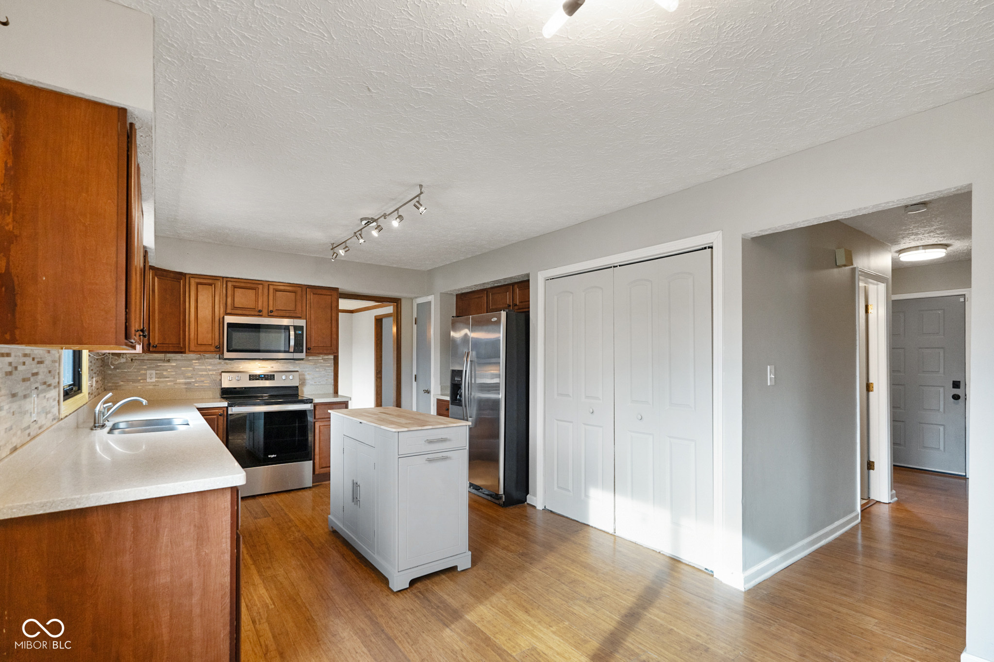 233 Boulder Court