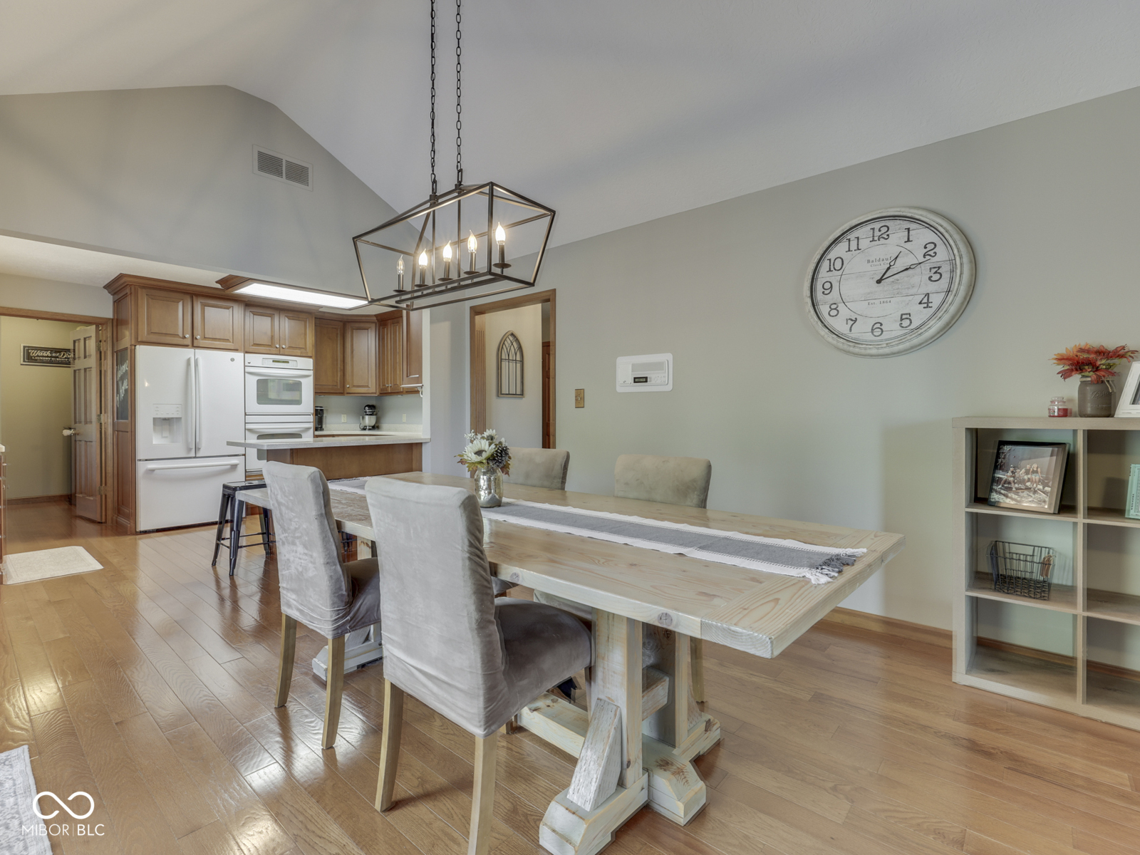 2405 Valley Court