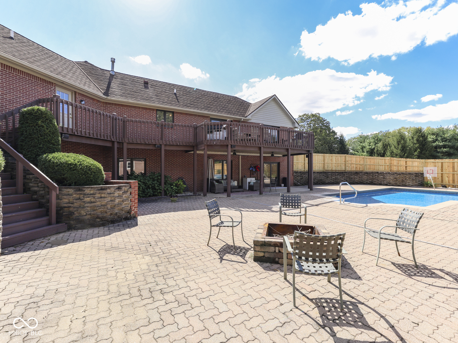2405 Valley Court