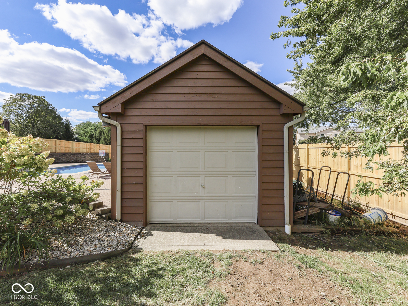 2405 Valley Court