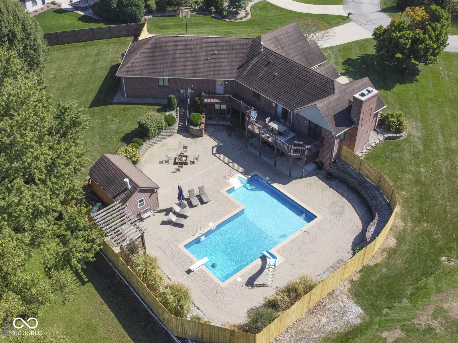 2405 Valley Court