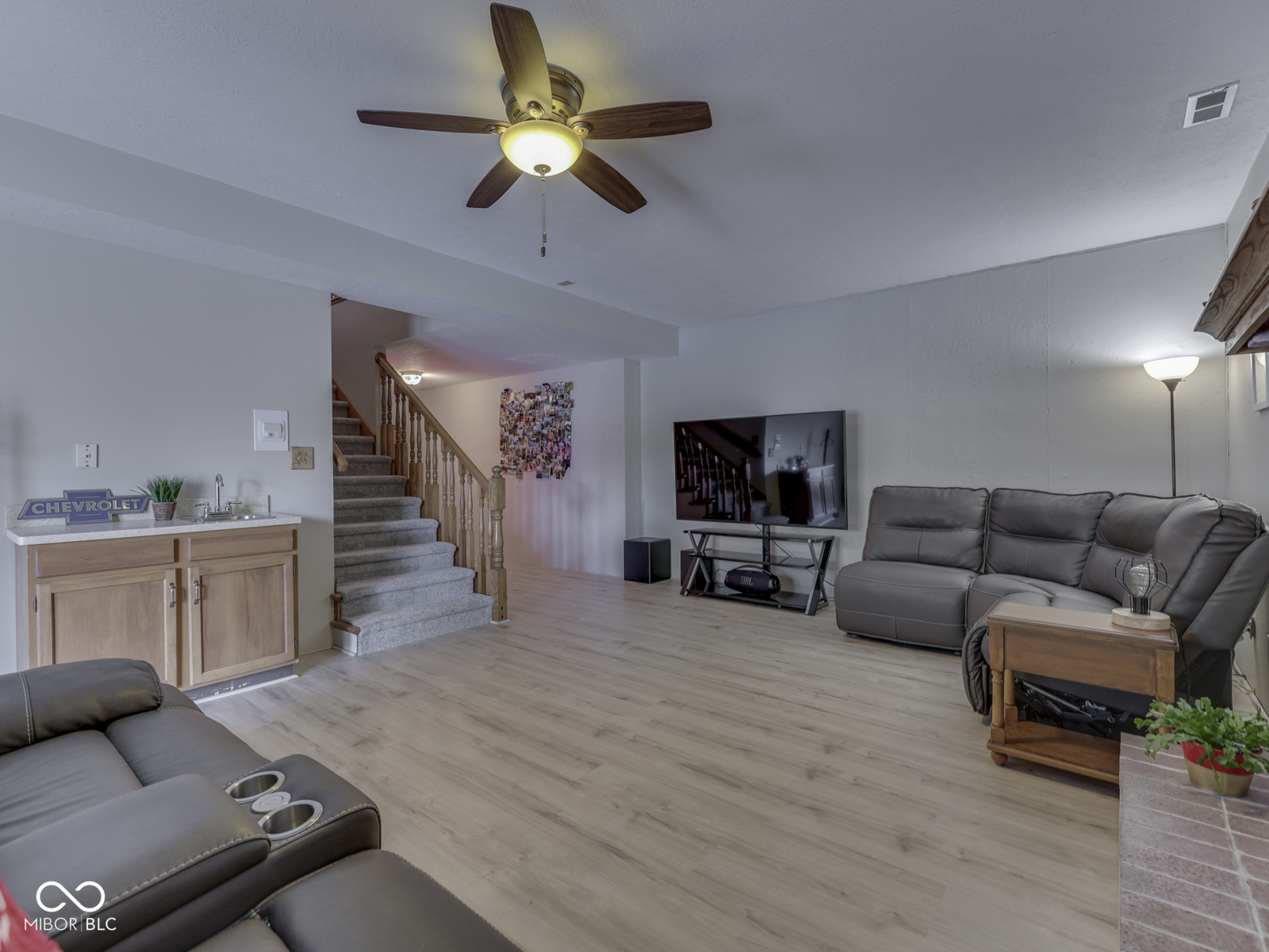 2405 Valley Court