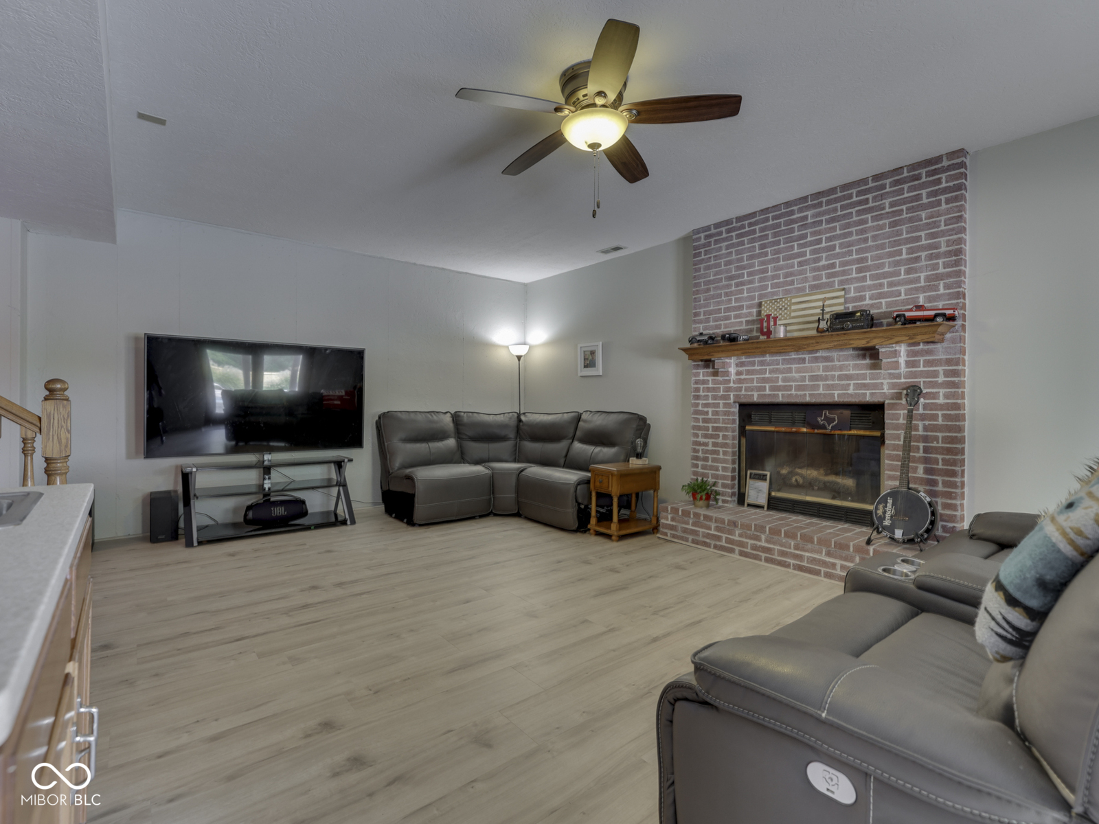 2405 Valley Court