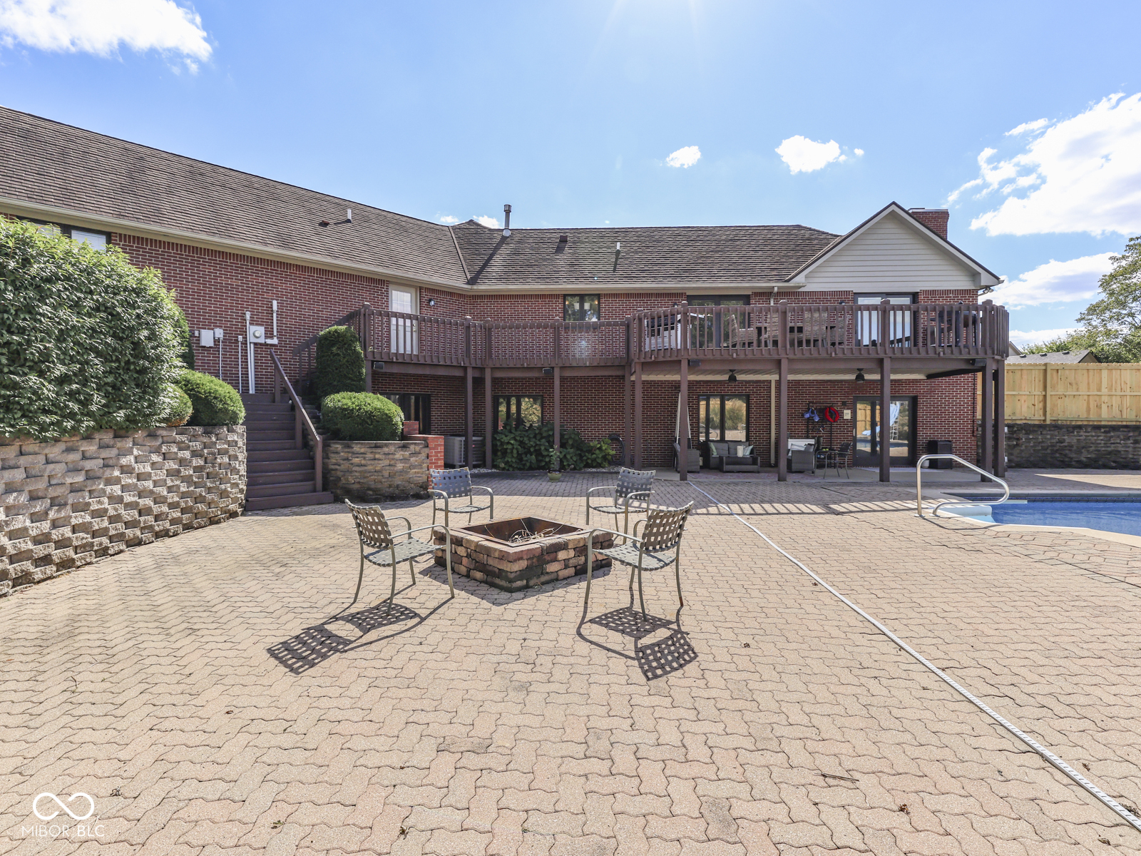 2405 Valley Court