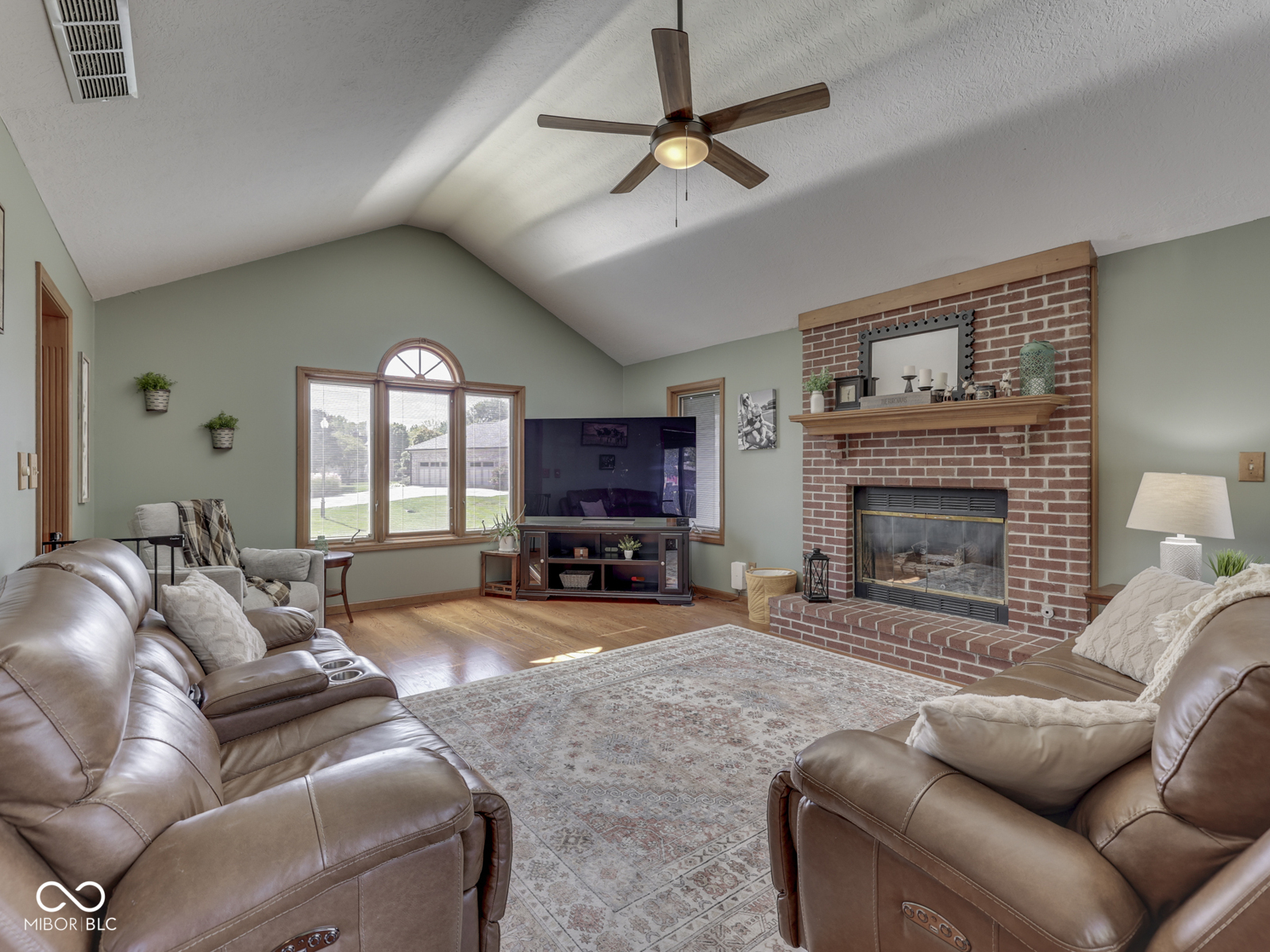 2405 Valley Court