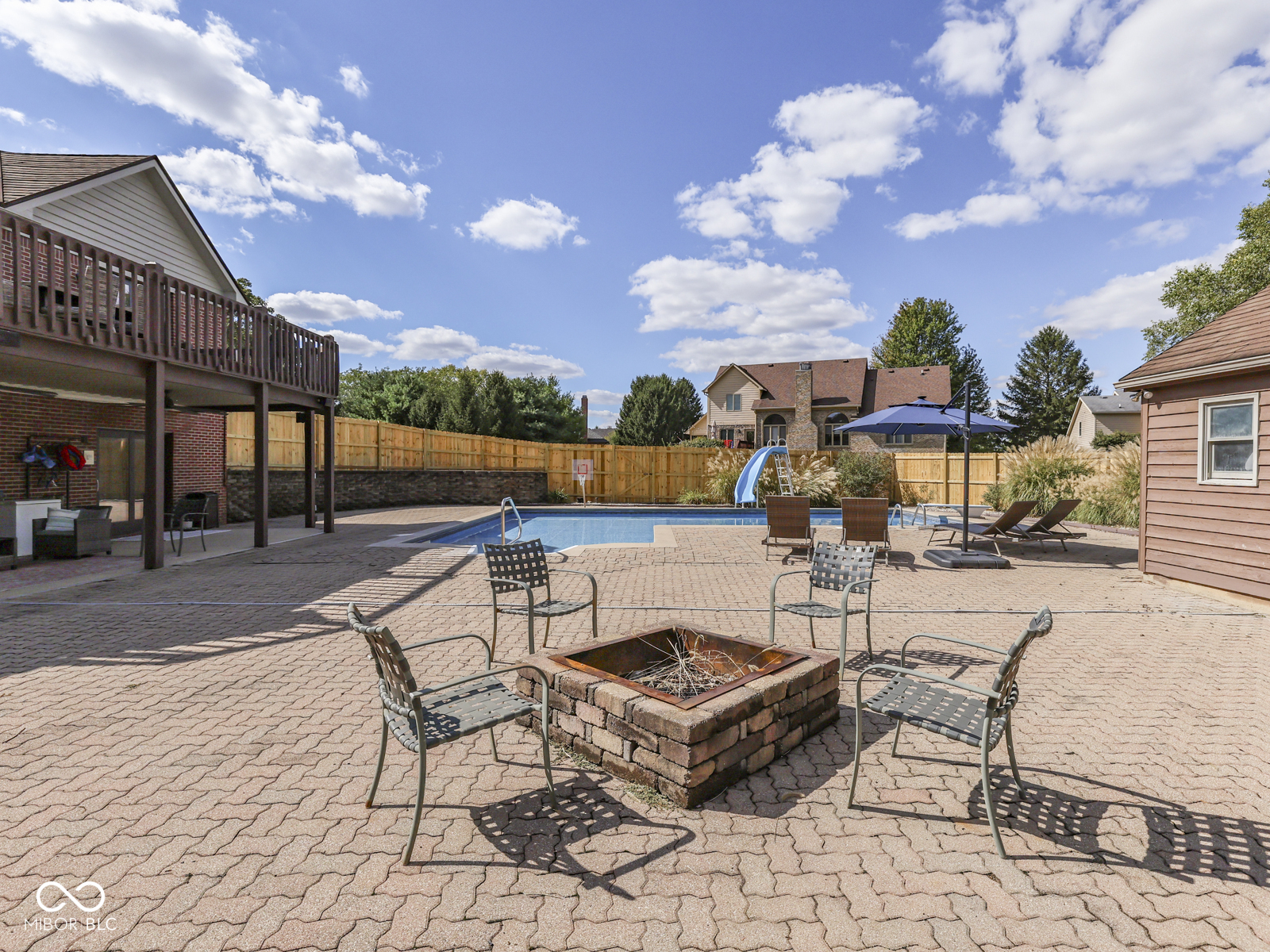 2405 Valley Court