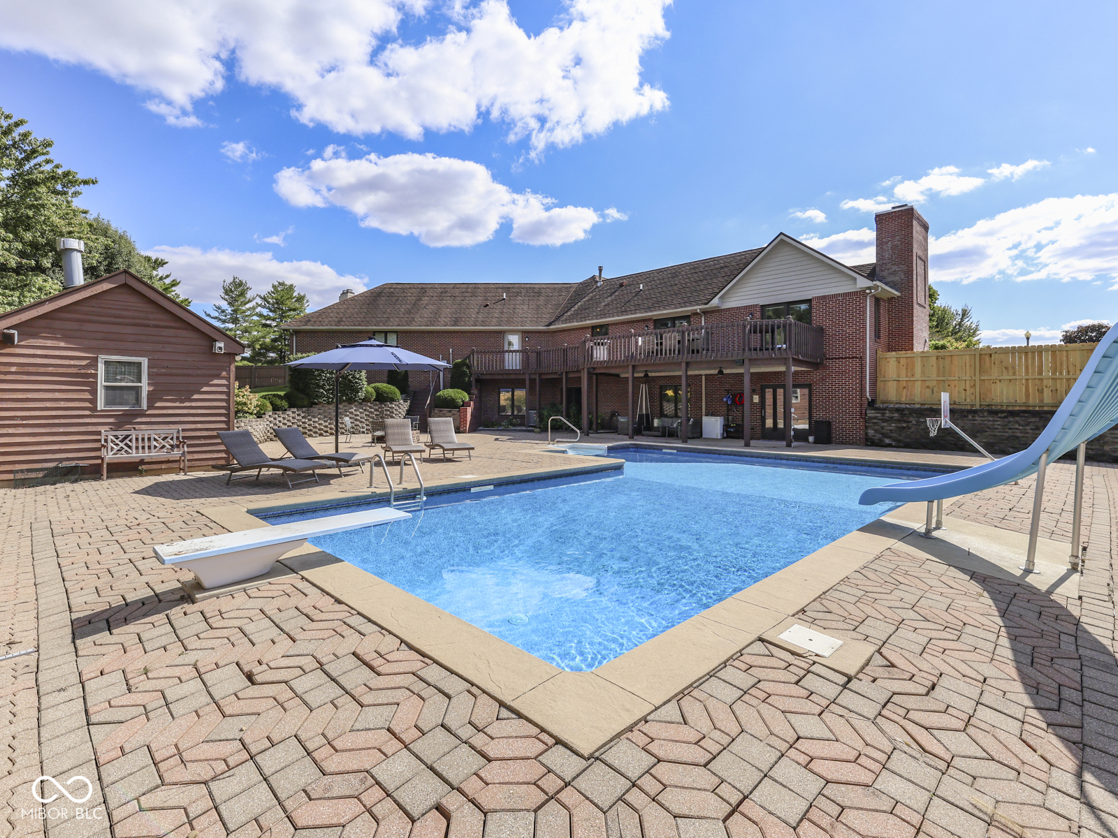 2405 Valley Court