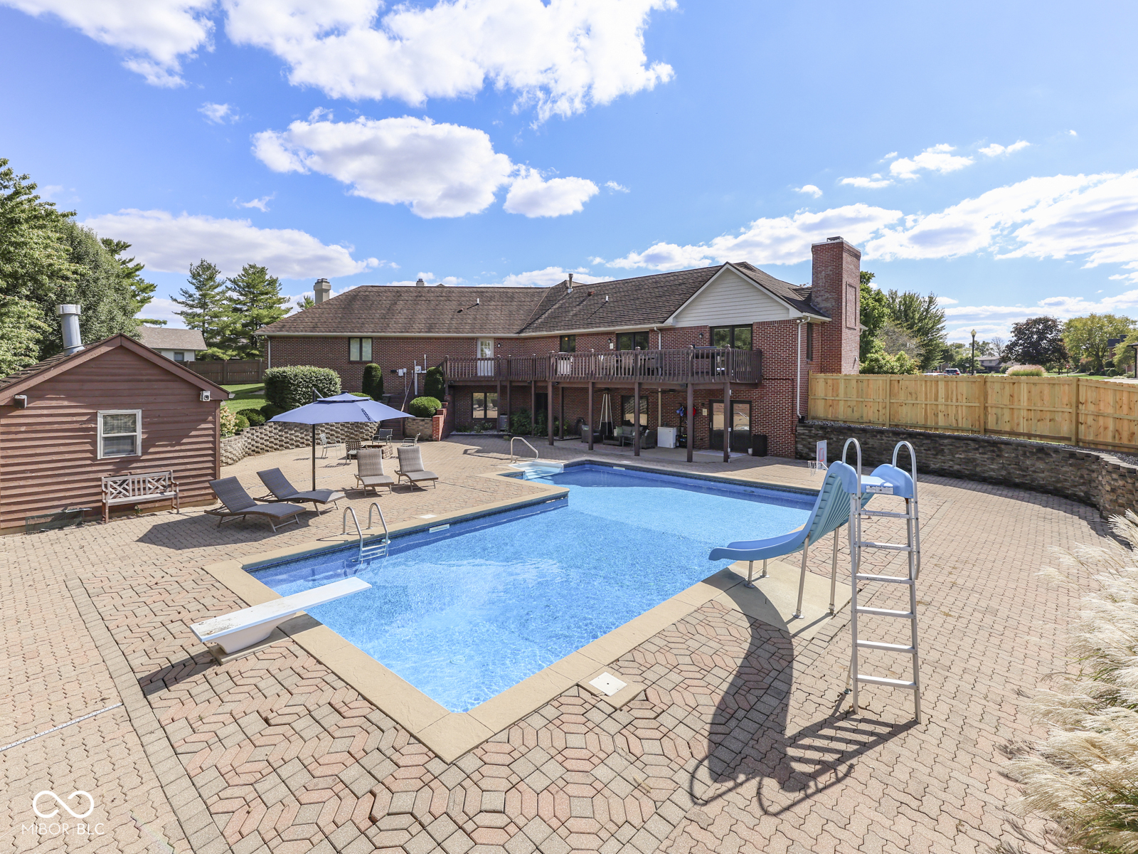 2405 Valley Court
