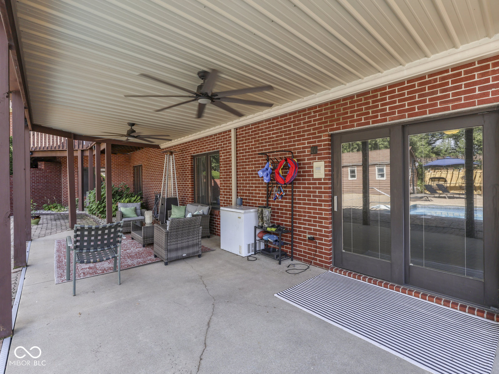 2405 Valley Court