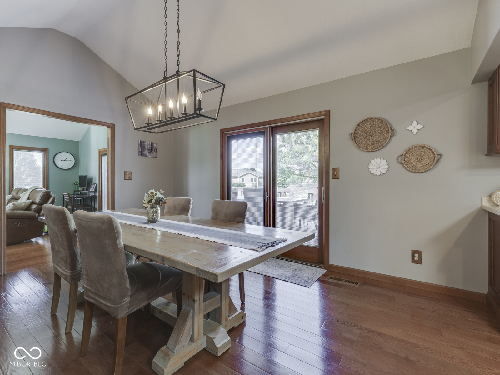 2405 Valley Court