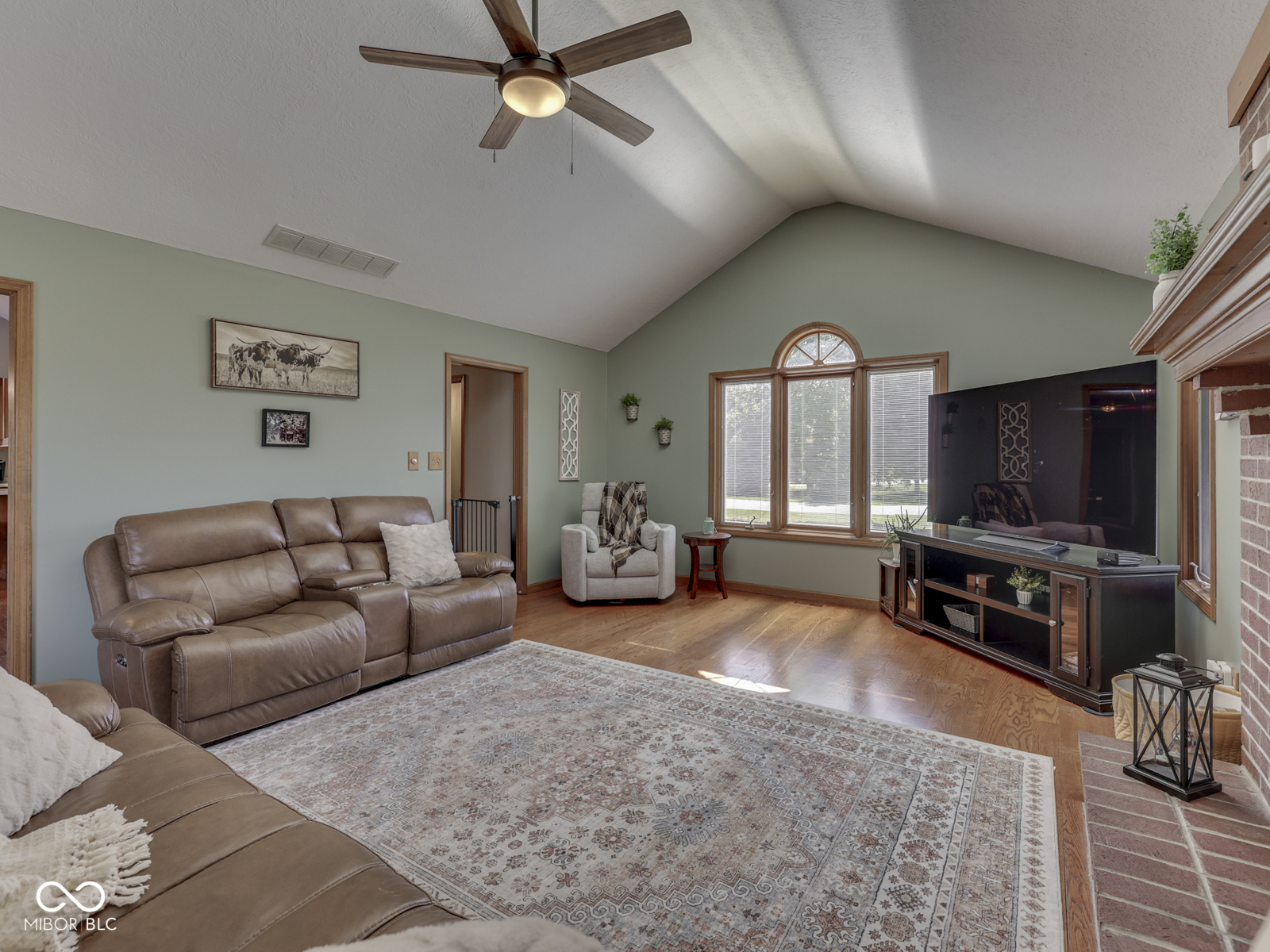 2405 Valley Court