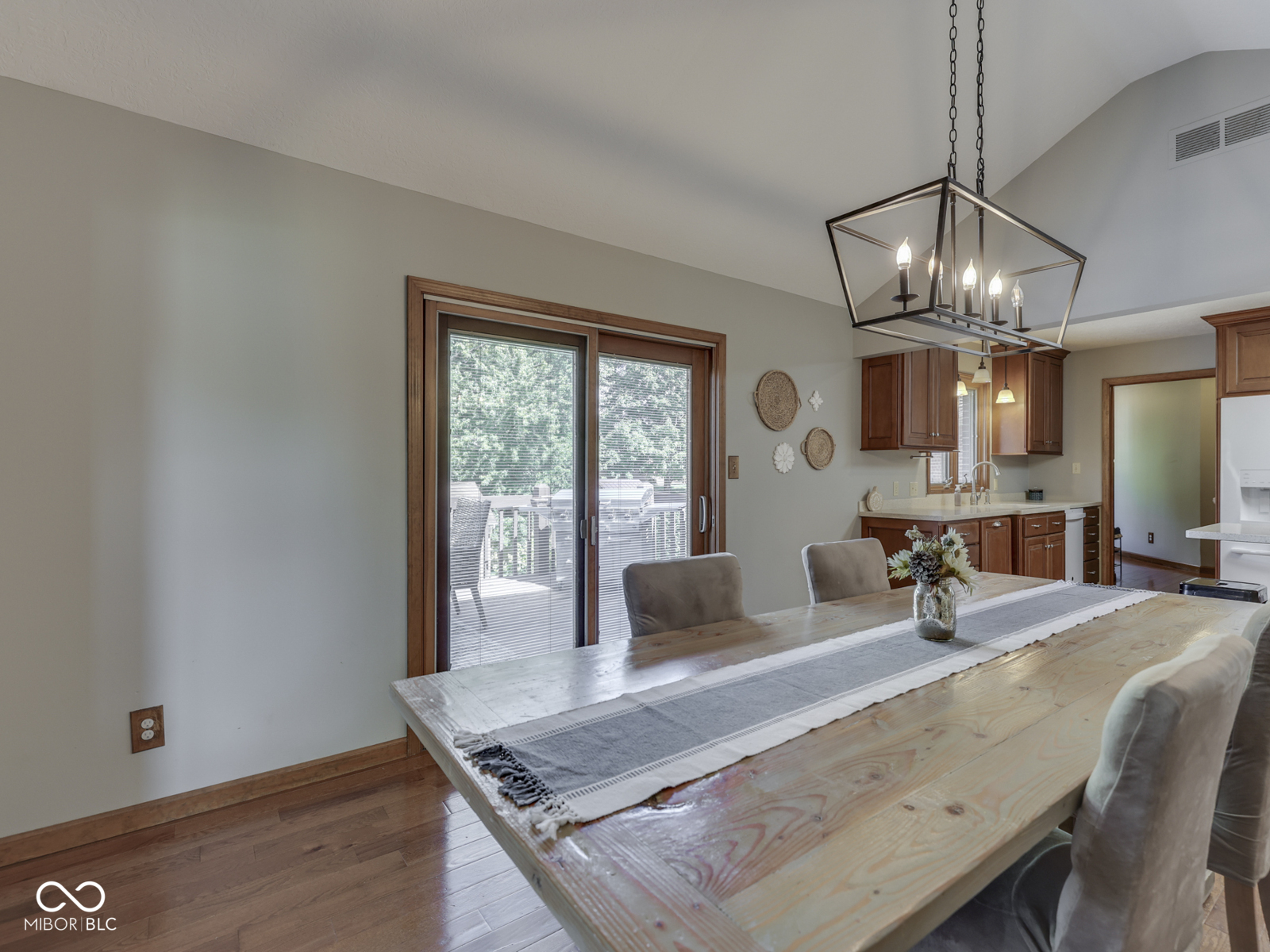 2405 Valley Court