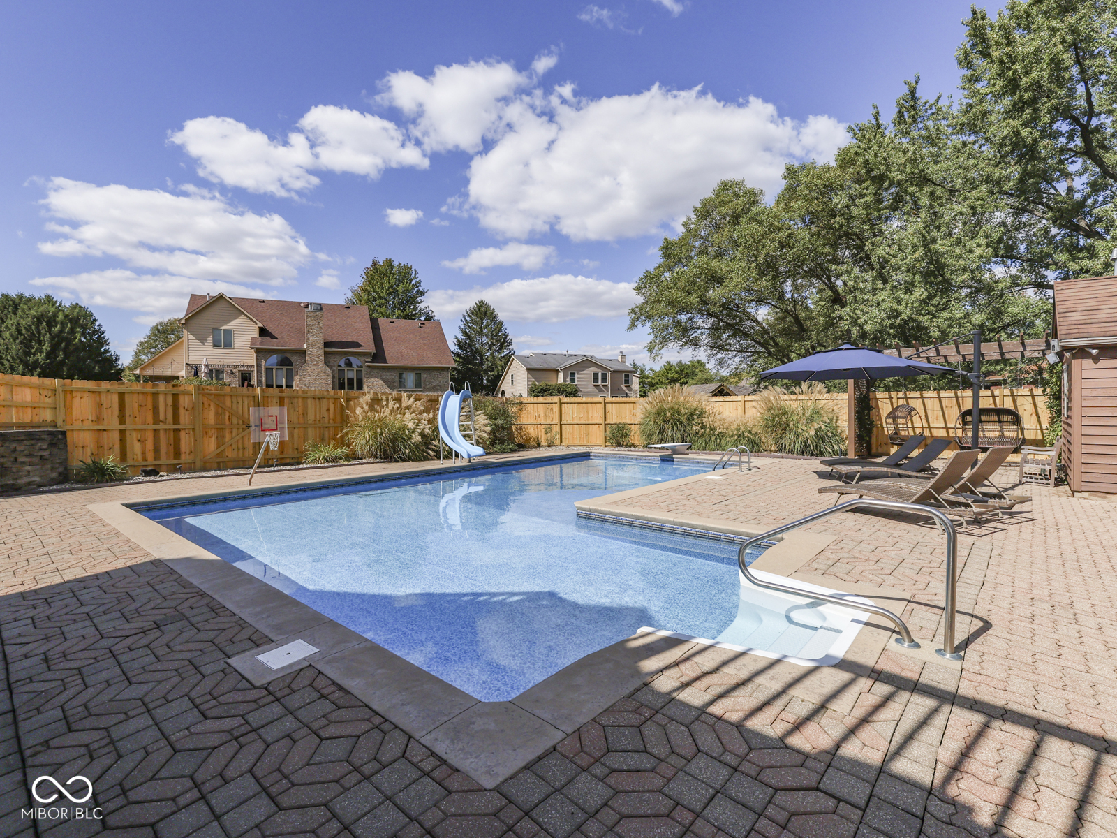2405 Valley Court
