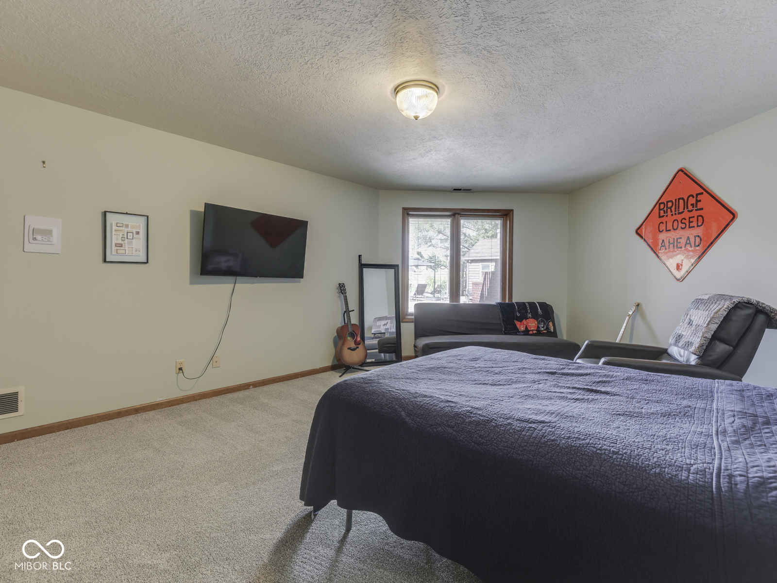 2405 Valley Court
