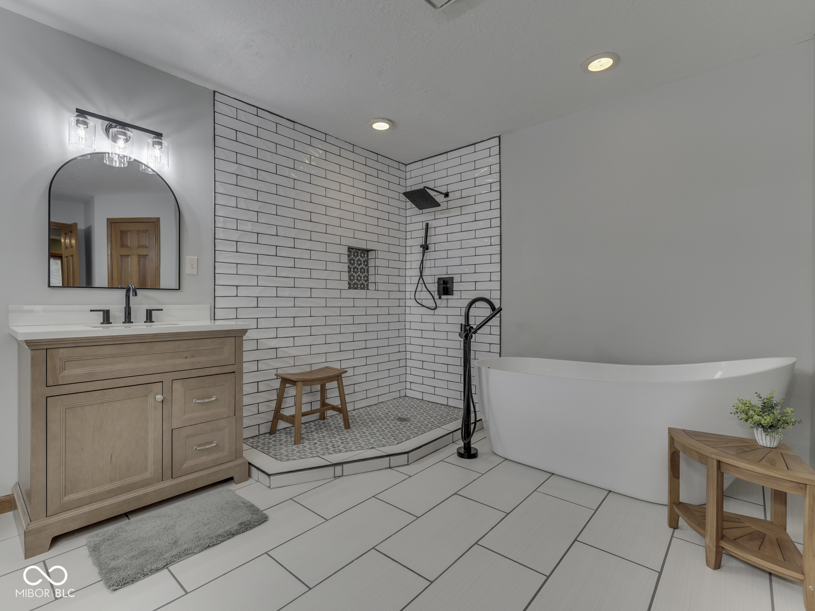 2405 Valley Court
