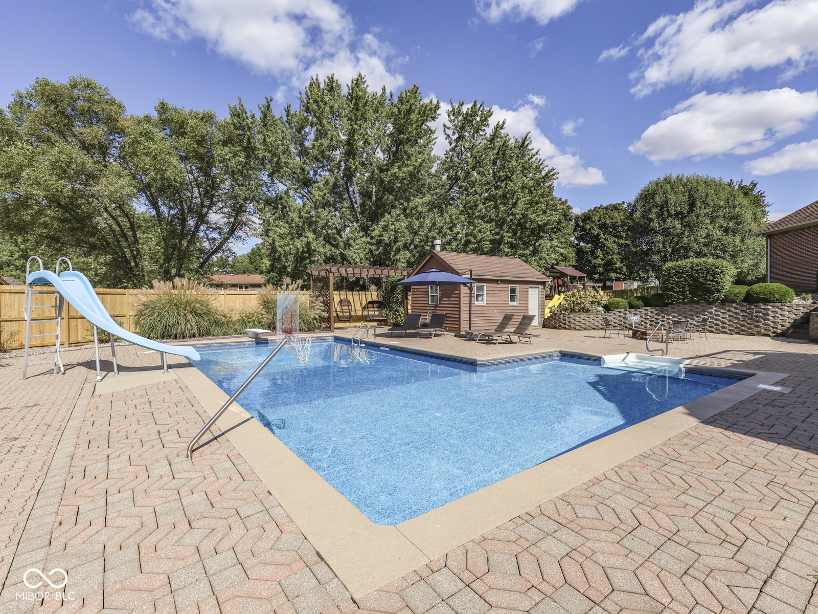 2405 Valley Court