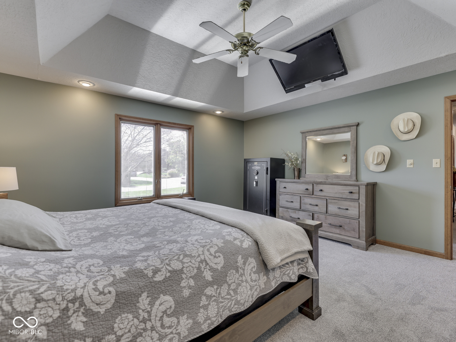 2405 Valley Court