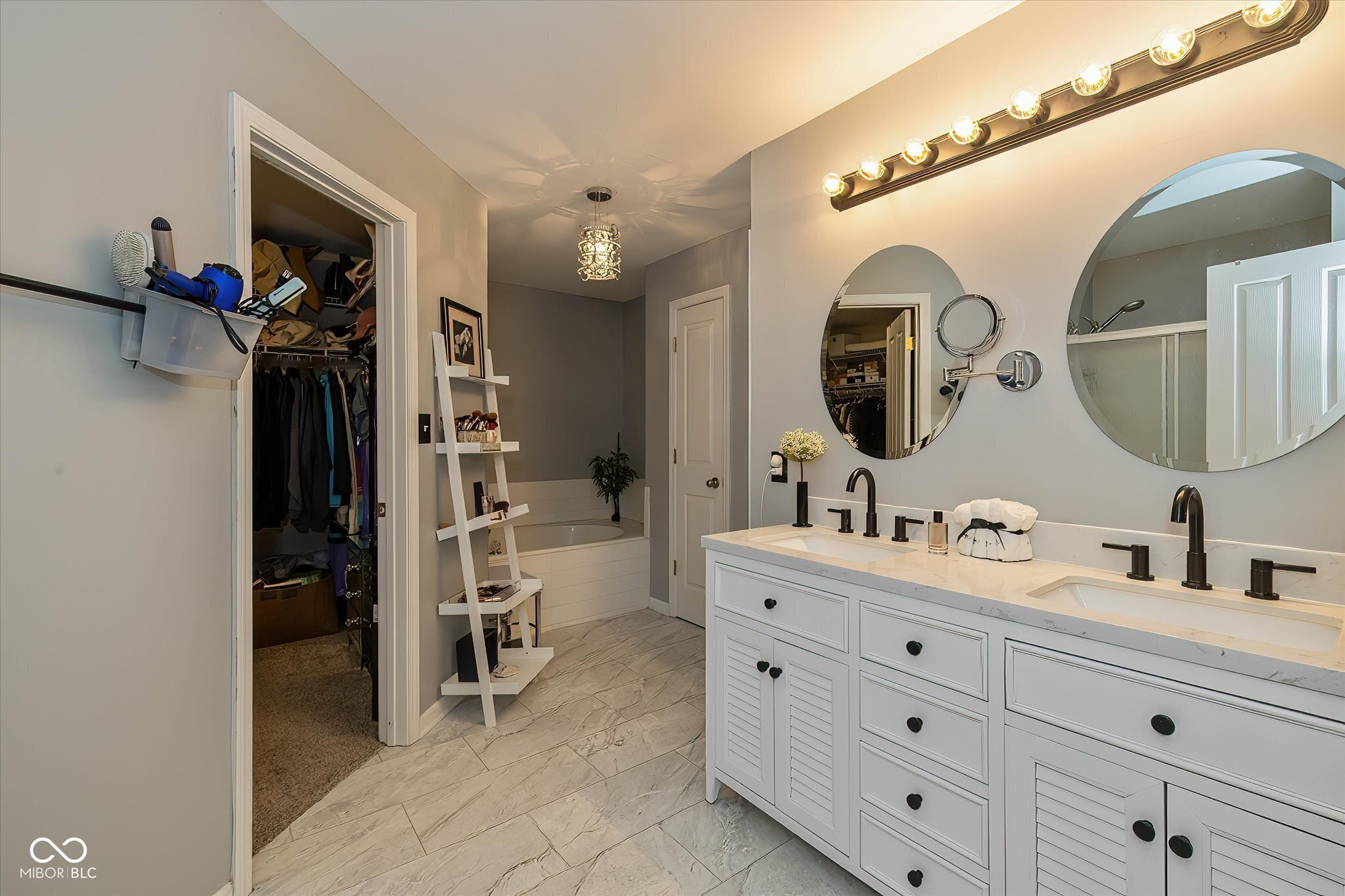 11298 Squirrel Hollow