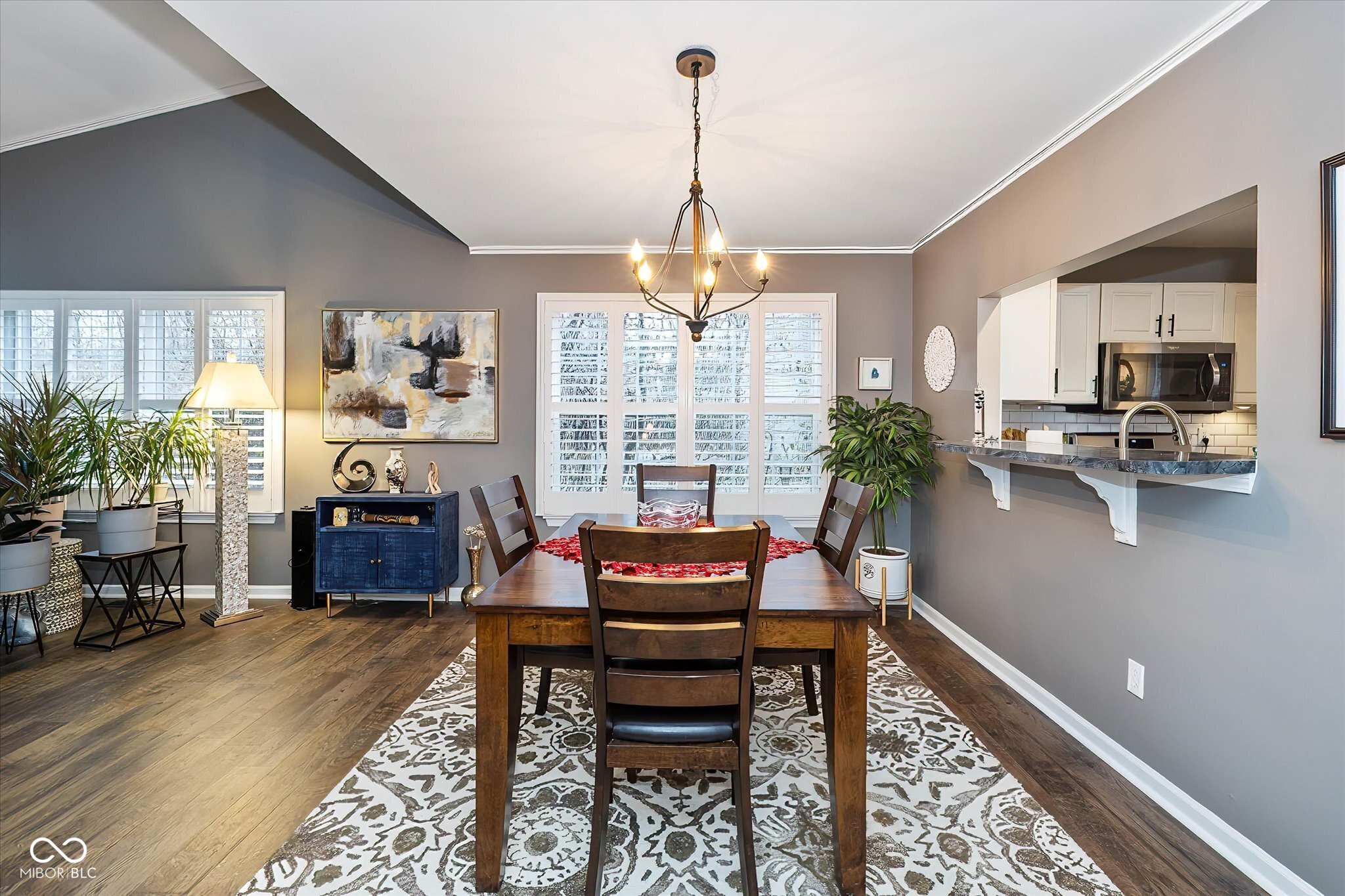11298 Squirrel Hollow