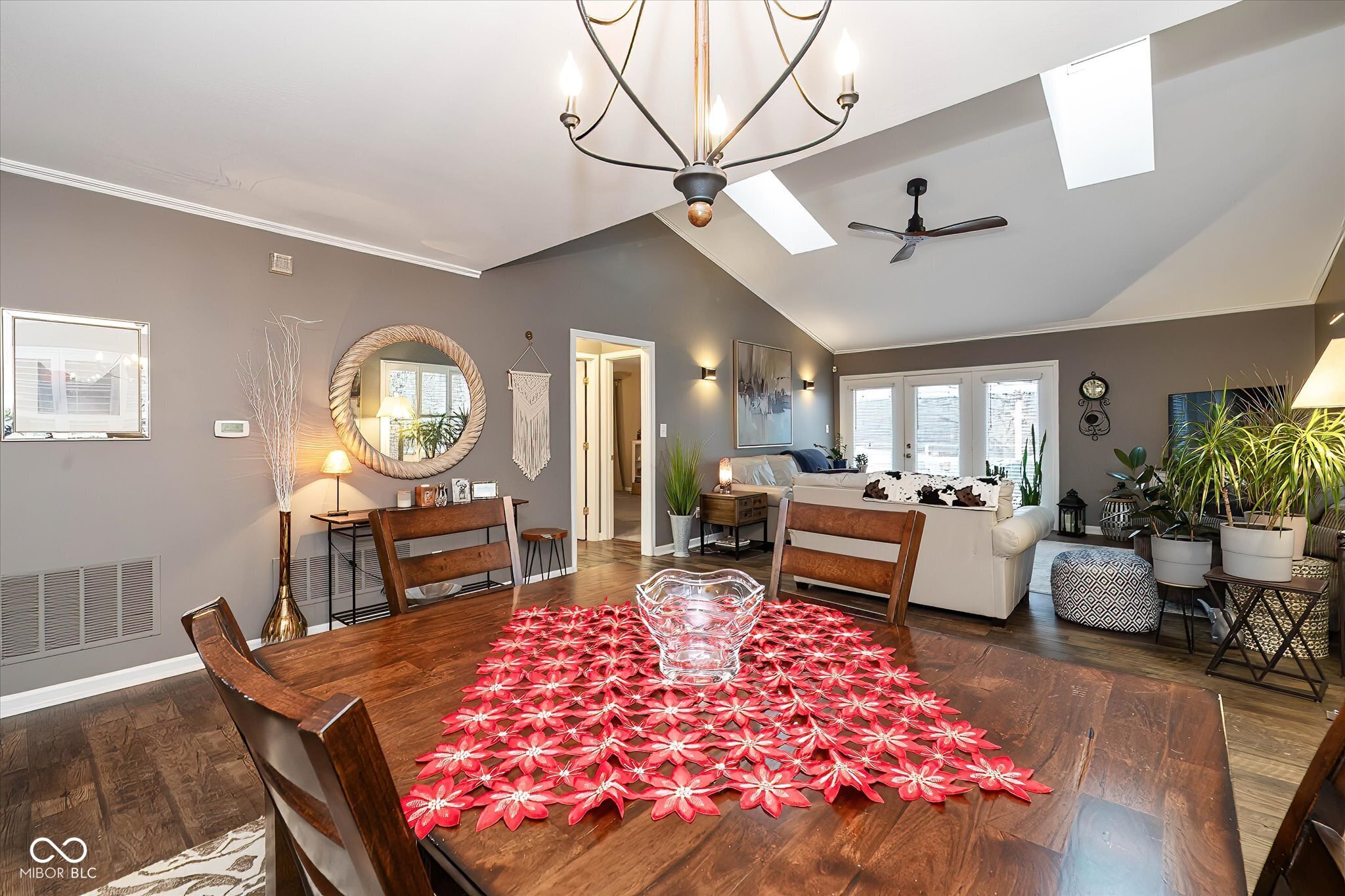 11298 Squirrel Hollow