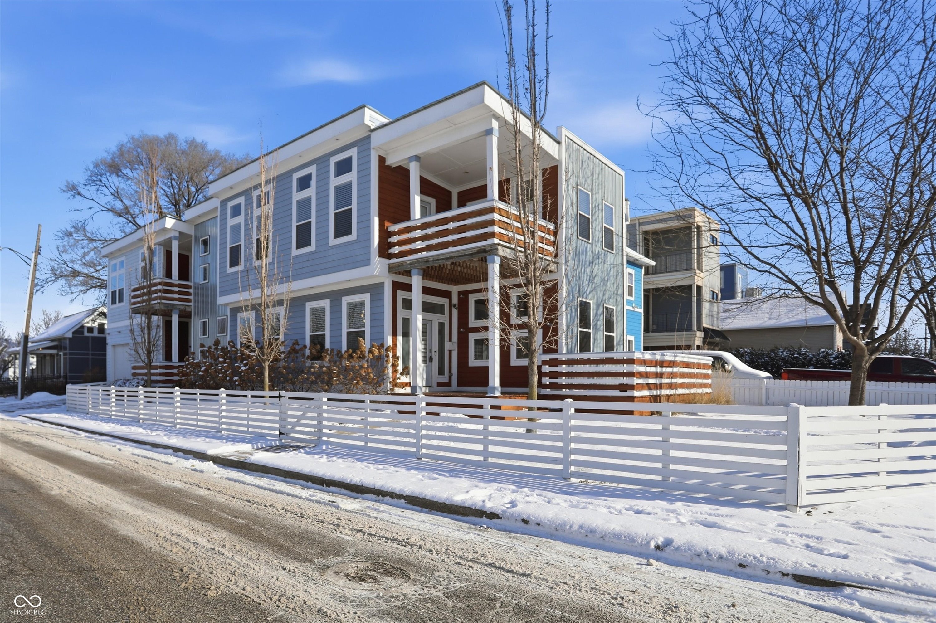 902 Woodlawn Avenue