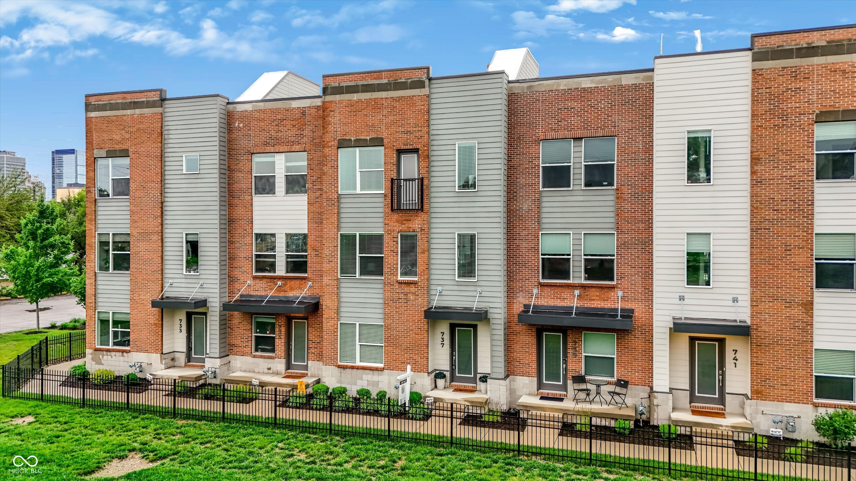 737 Switchyard Place