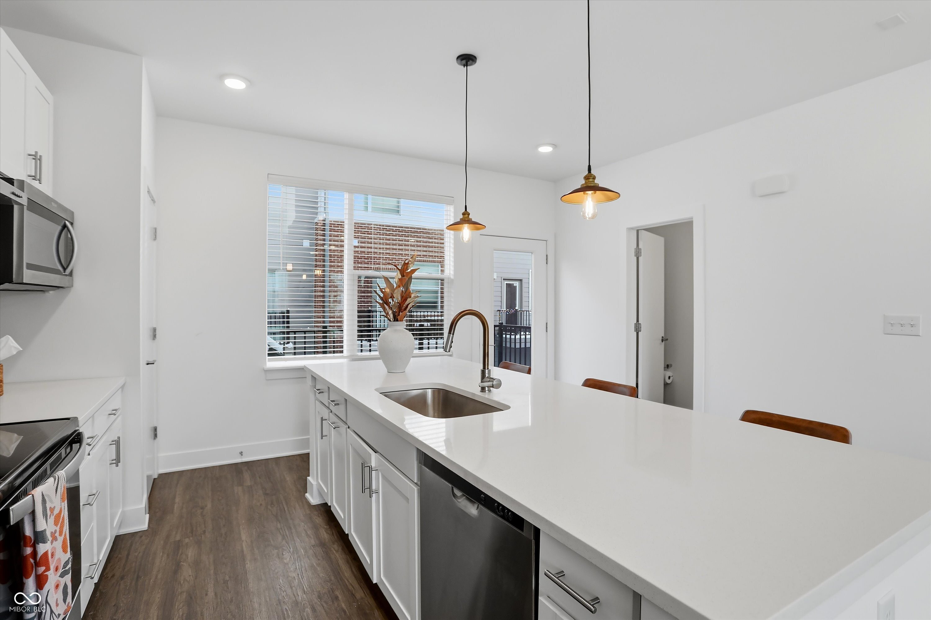 737 Switchyard Place
