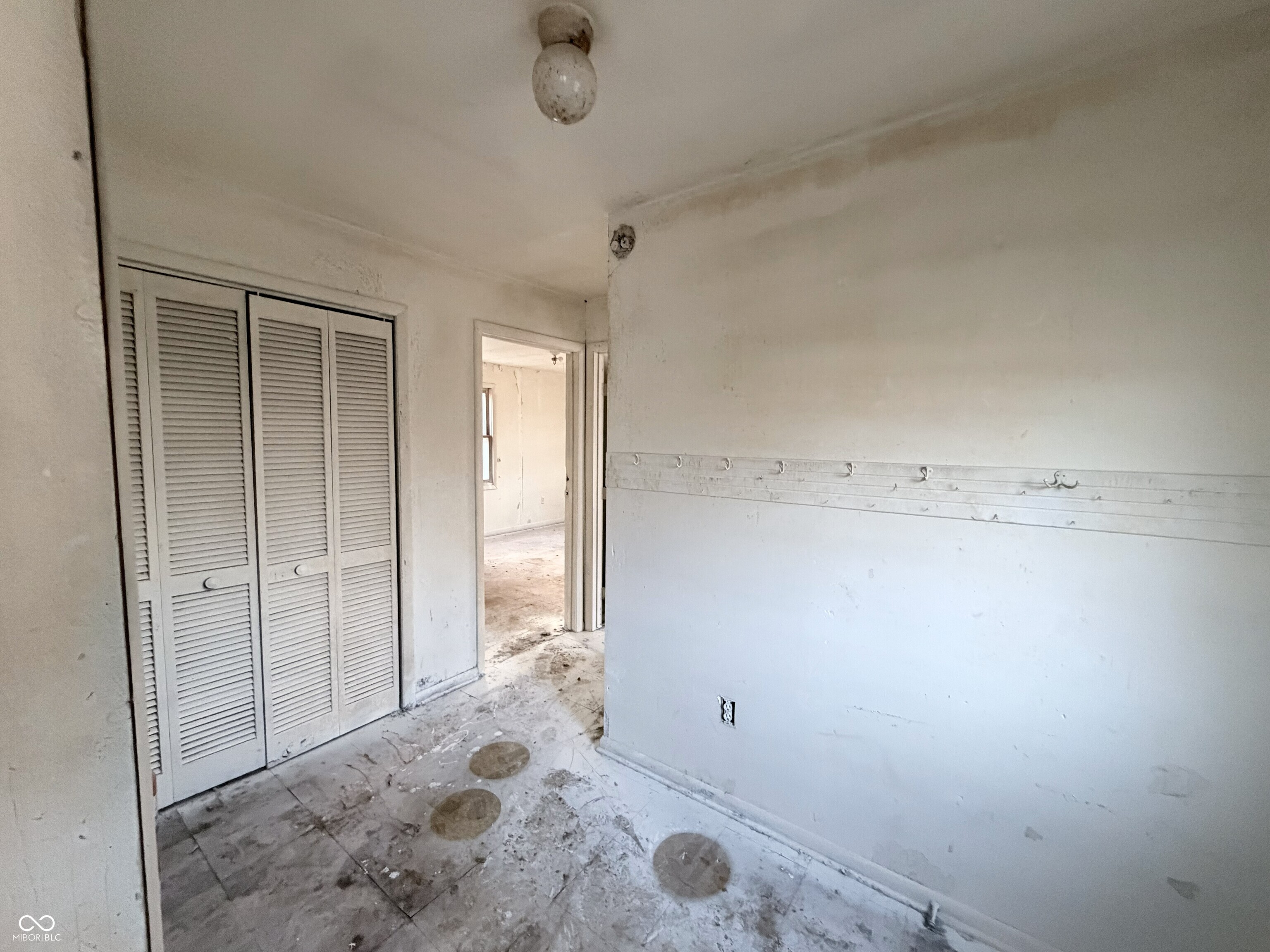 404 W Oakridge Avenue