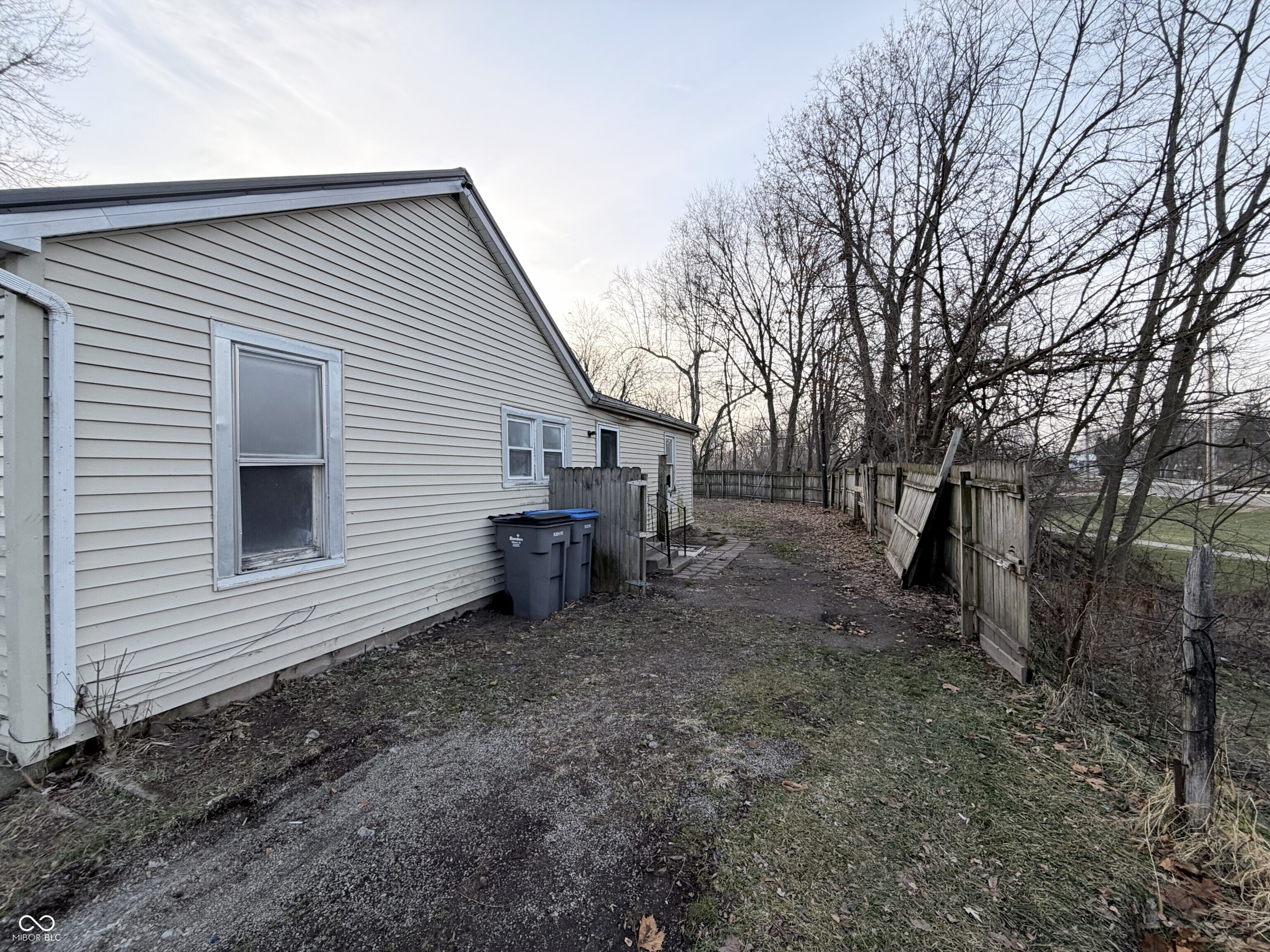 404 W Oakridge Avenue
