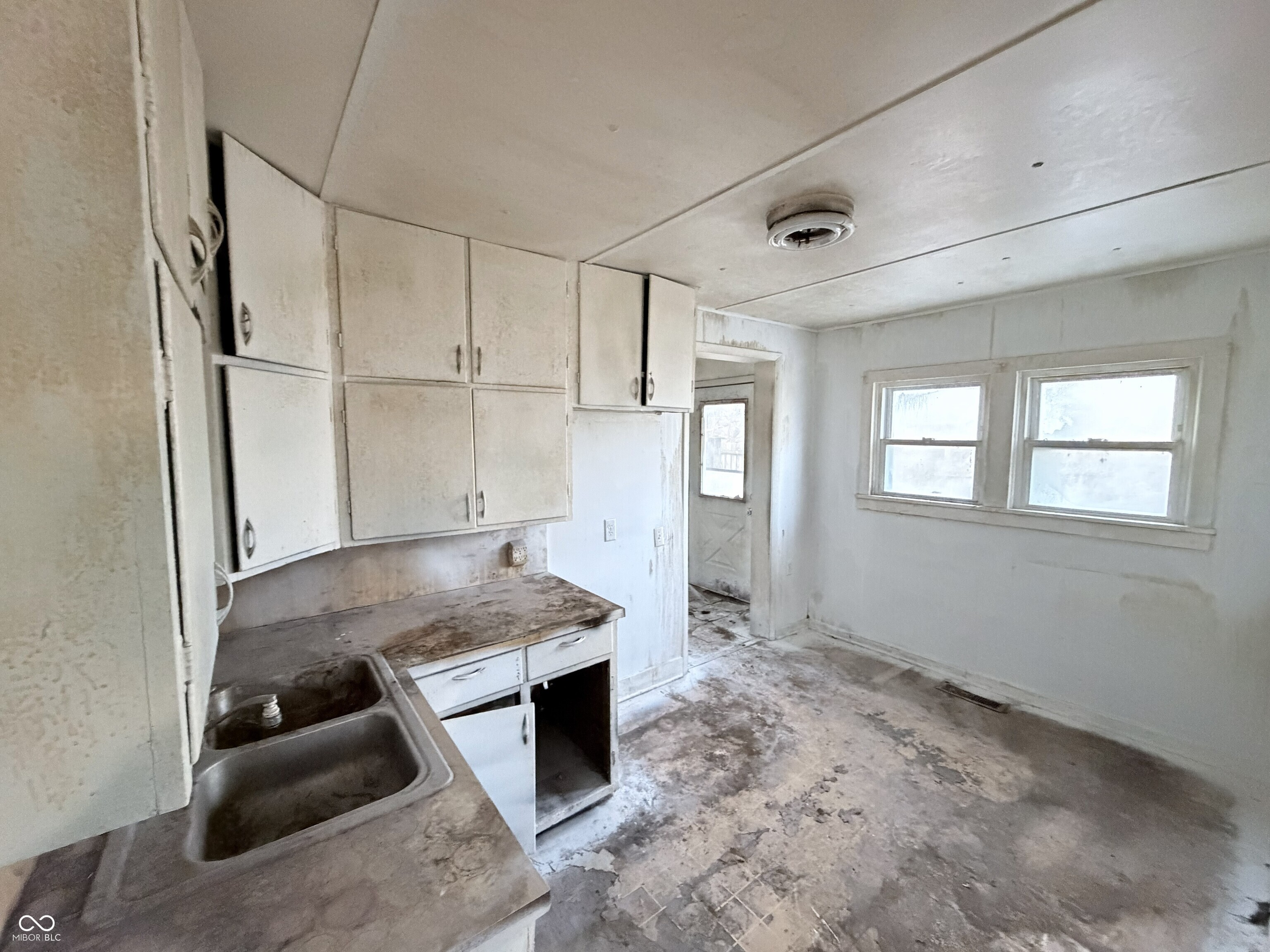 404 W Oakridge Avenue