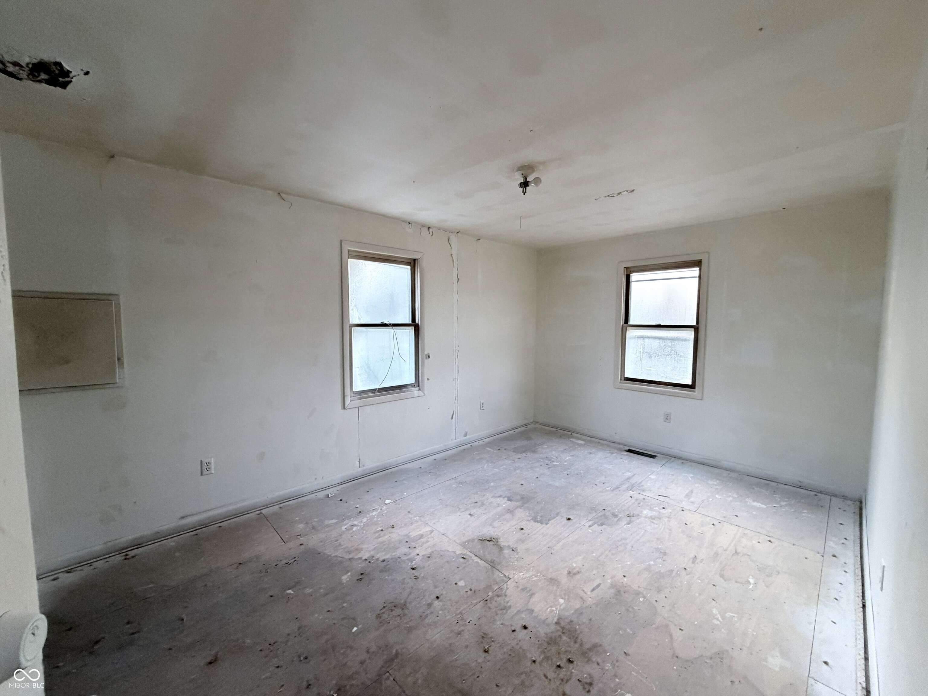404 W Oakridge Avenue