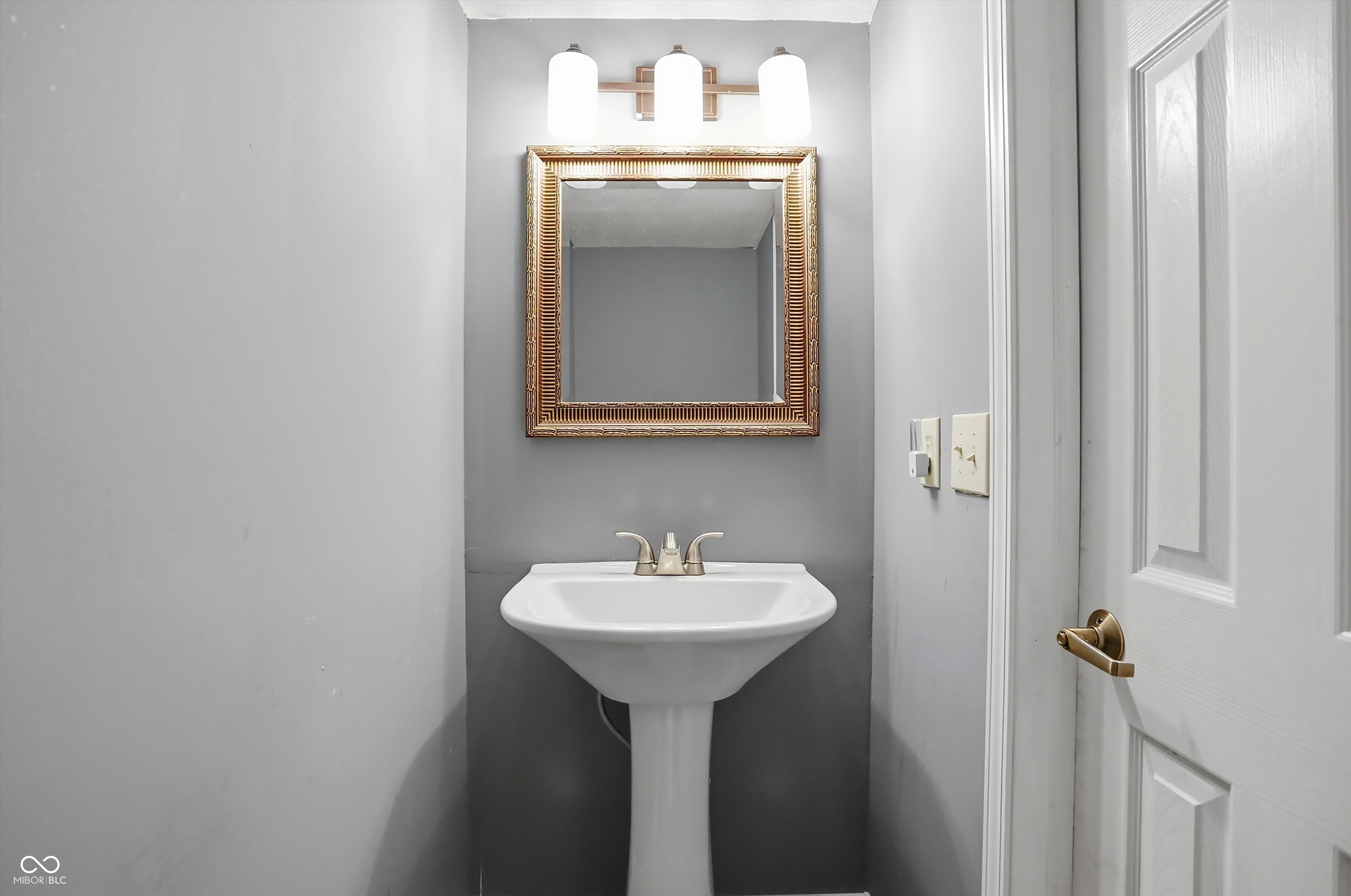 5218 W Hidden Ridge Court
