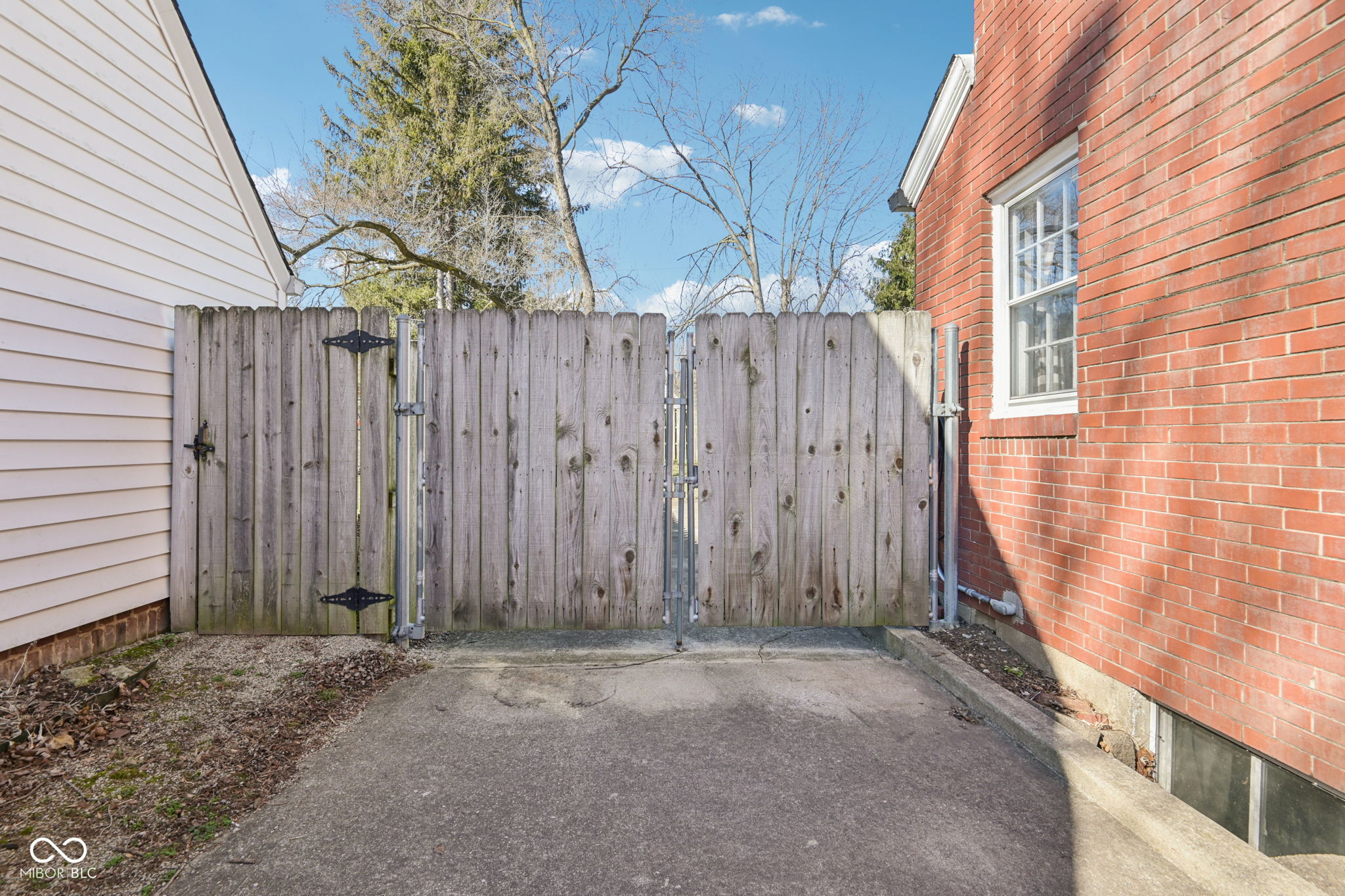 5434 N Capitol Avenue