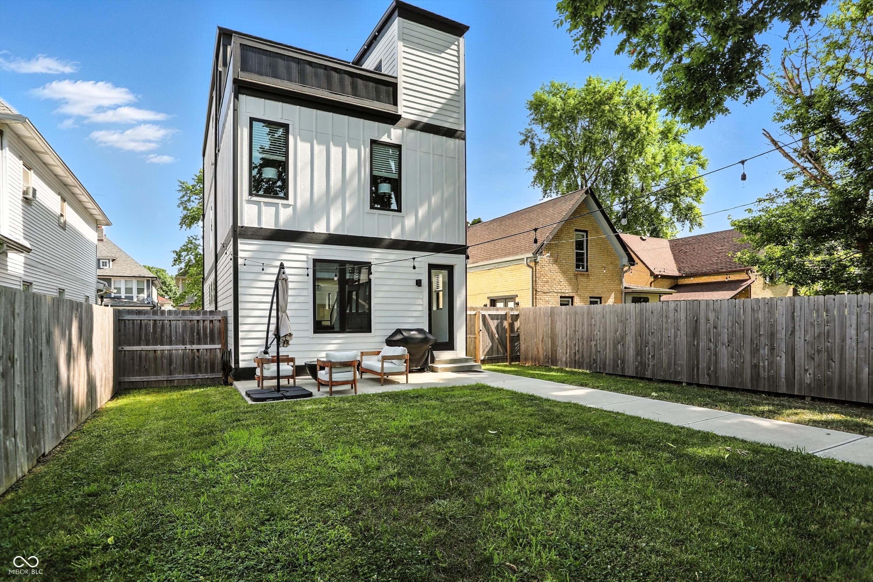 1405 E Vermont Street