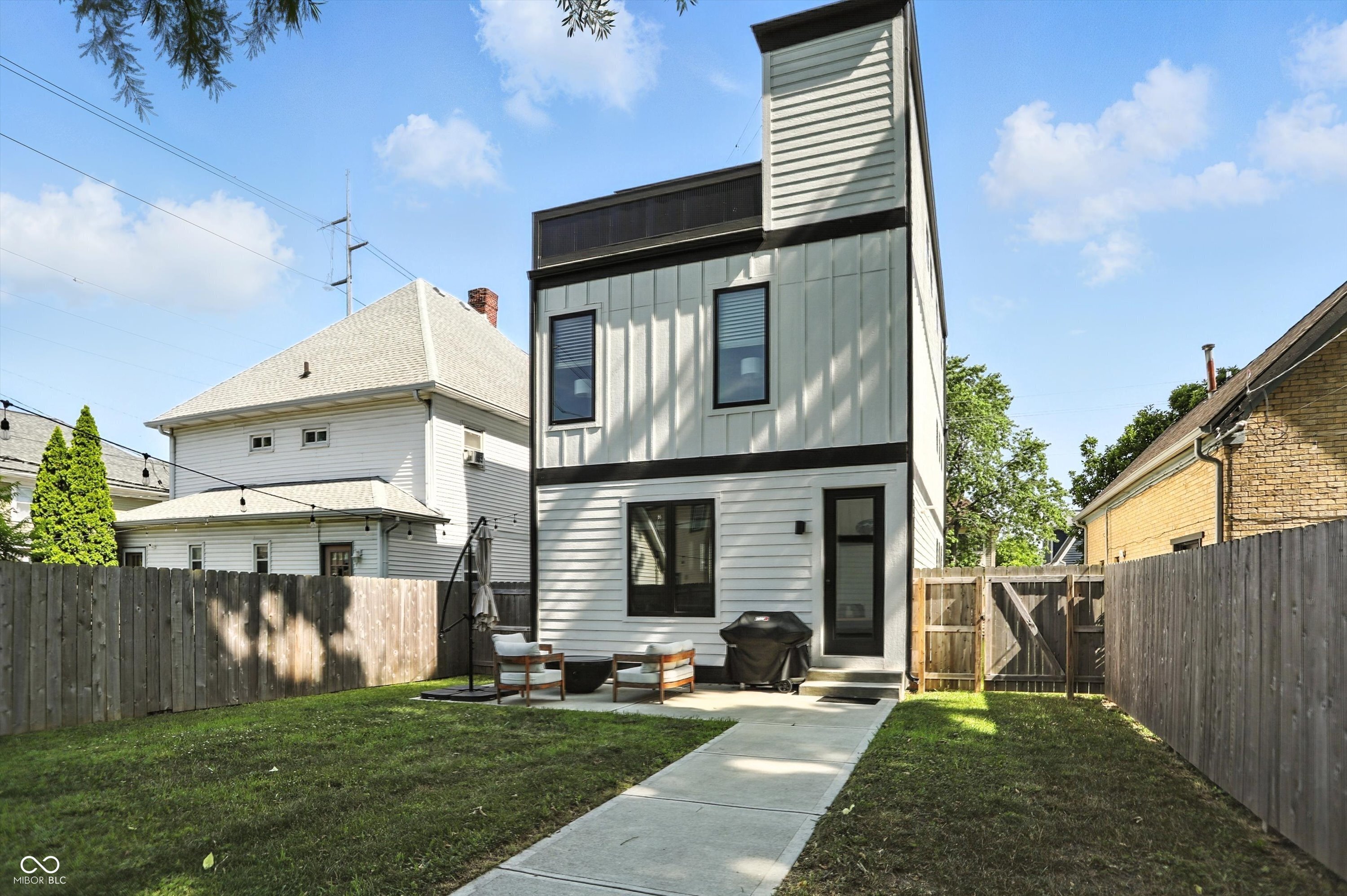 1405 E Vermont Street