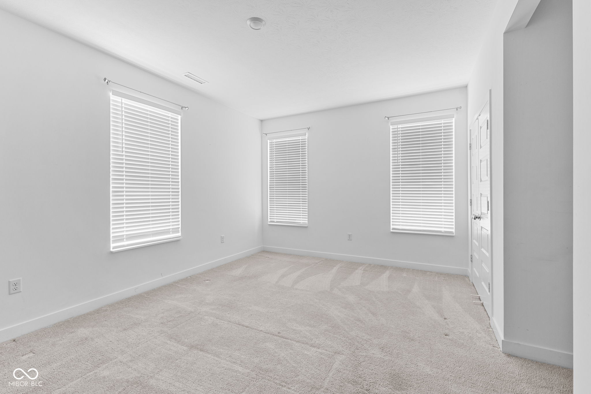 1046 Elmwood Lane