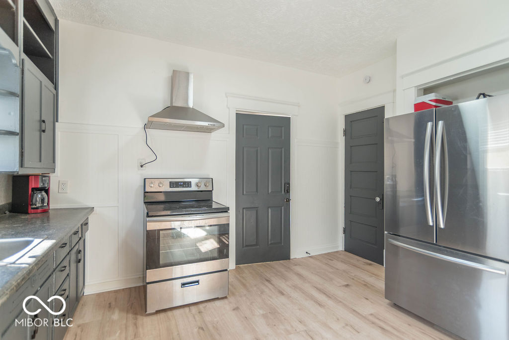 154 S 4th Avenue