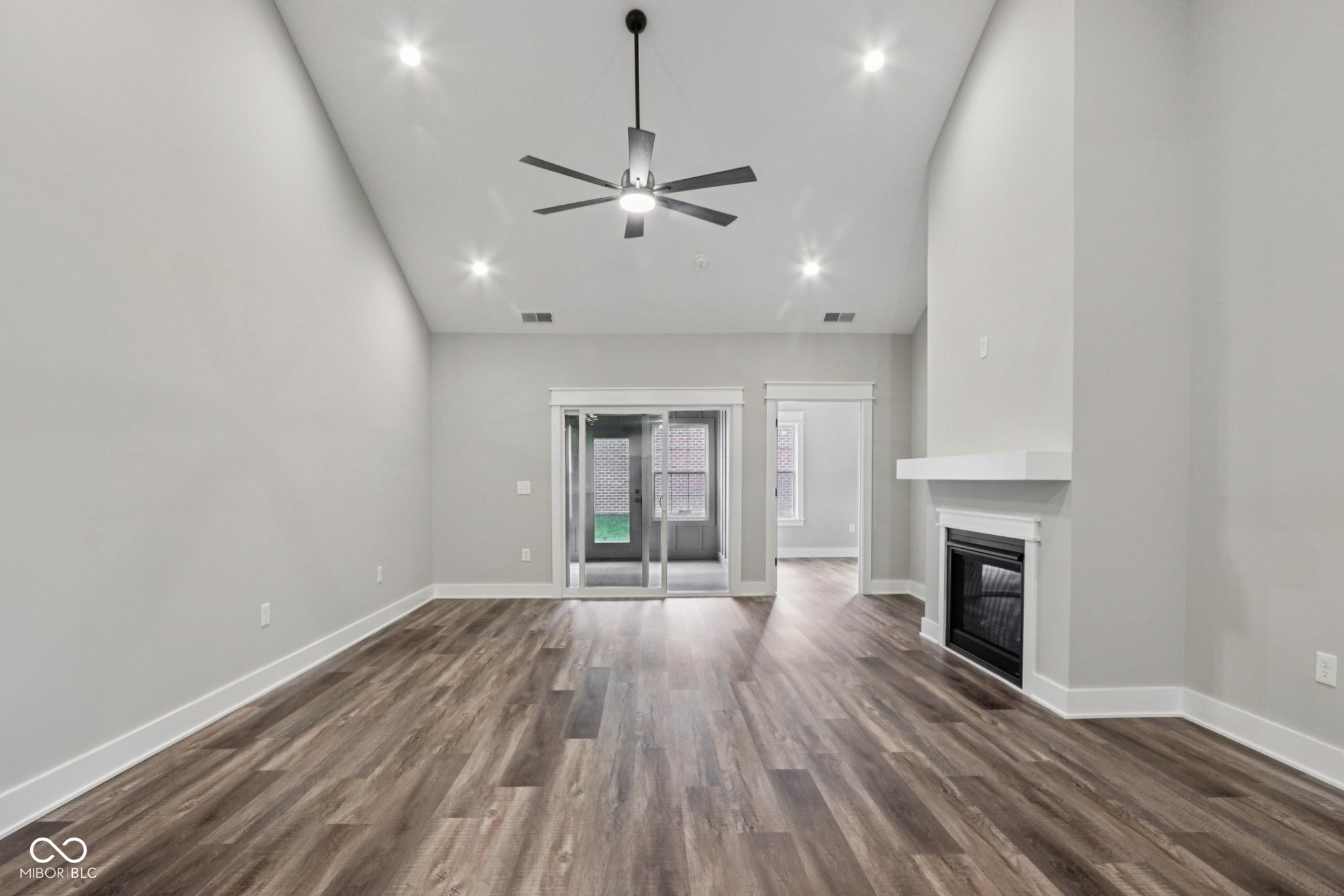 2843 Grandview Lane