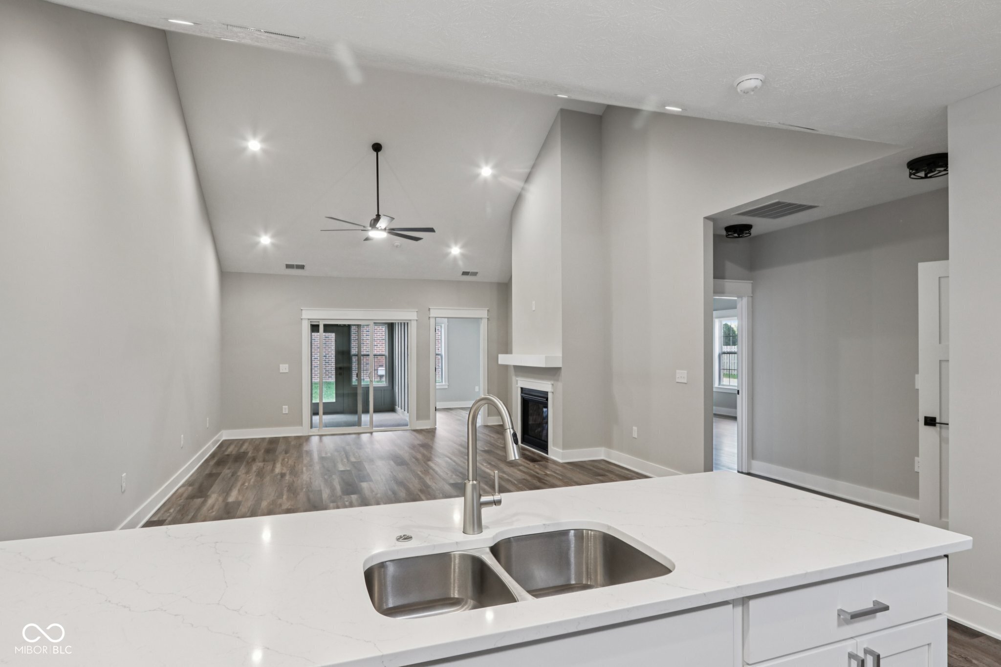 2843 Grandview Lane