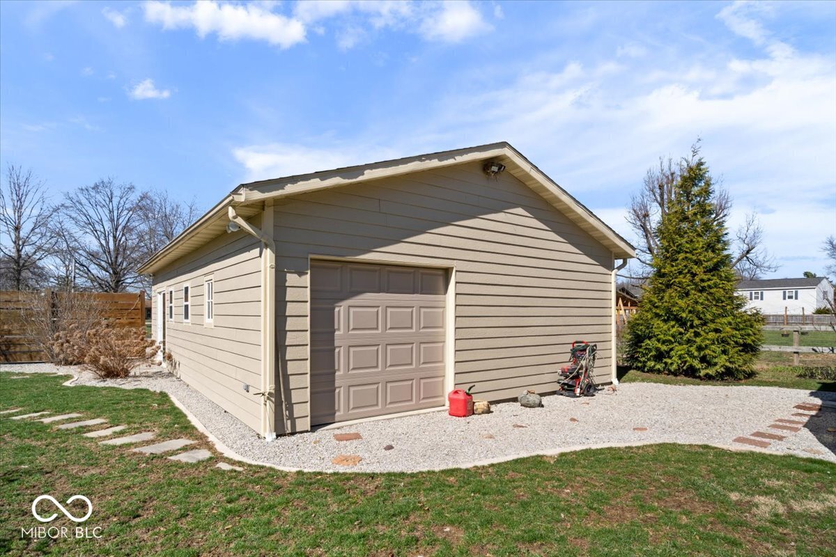 1247 N County Road 900 E