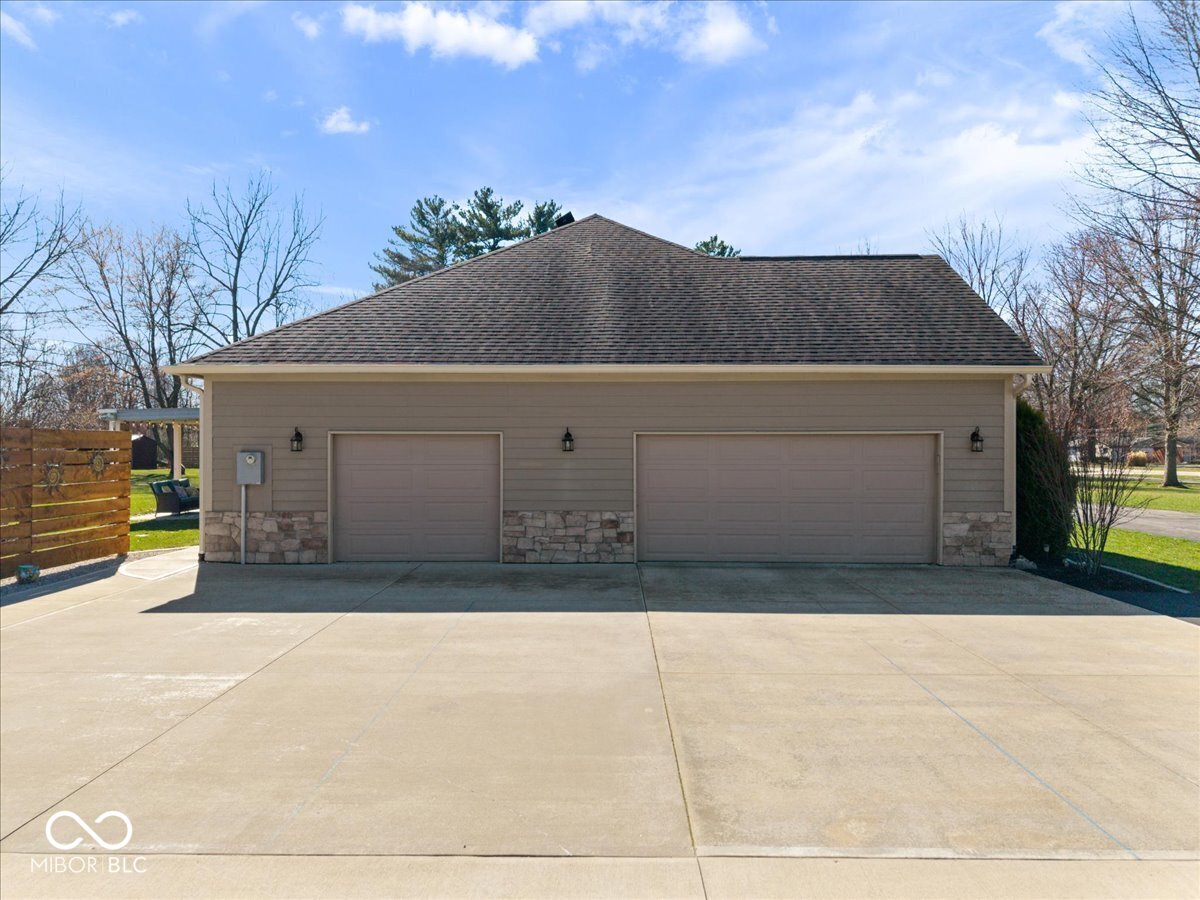 1247 N County Road 900 E
