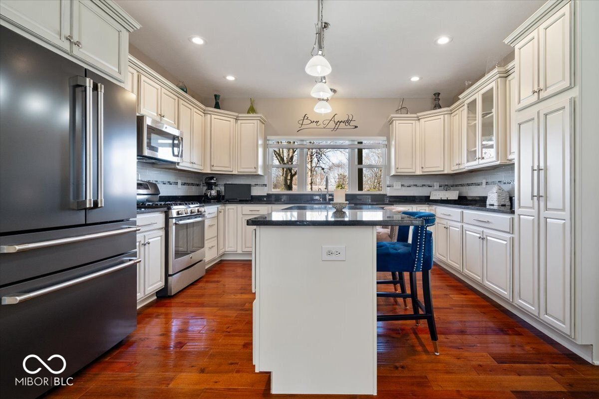 1247 N County Road 900 E