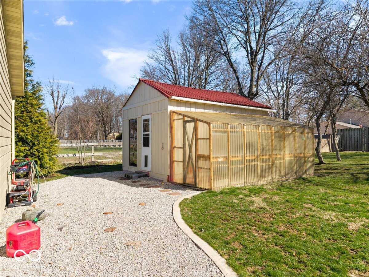 1247 N County Road 900 E
