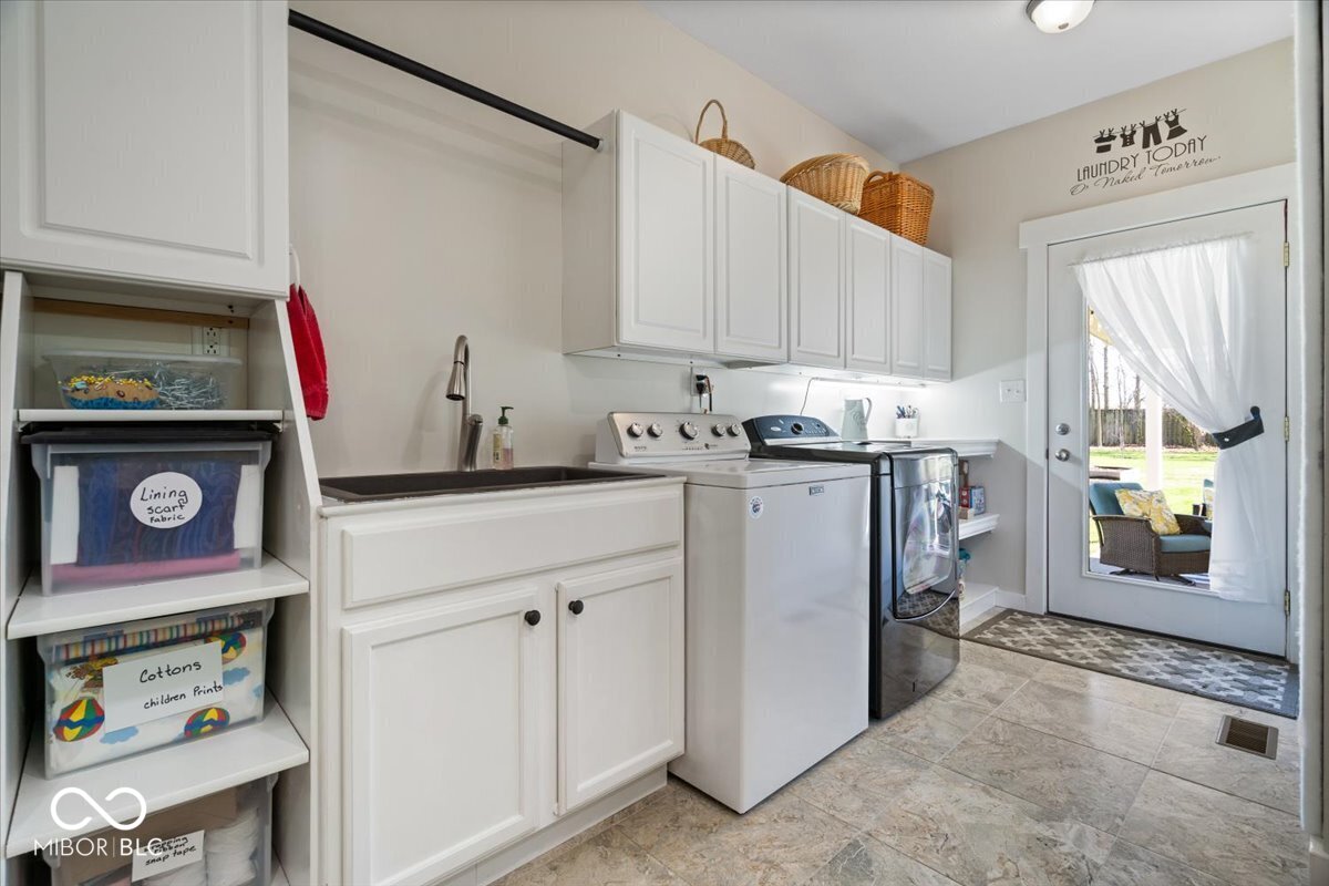 1247 N County Road 900 E