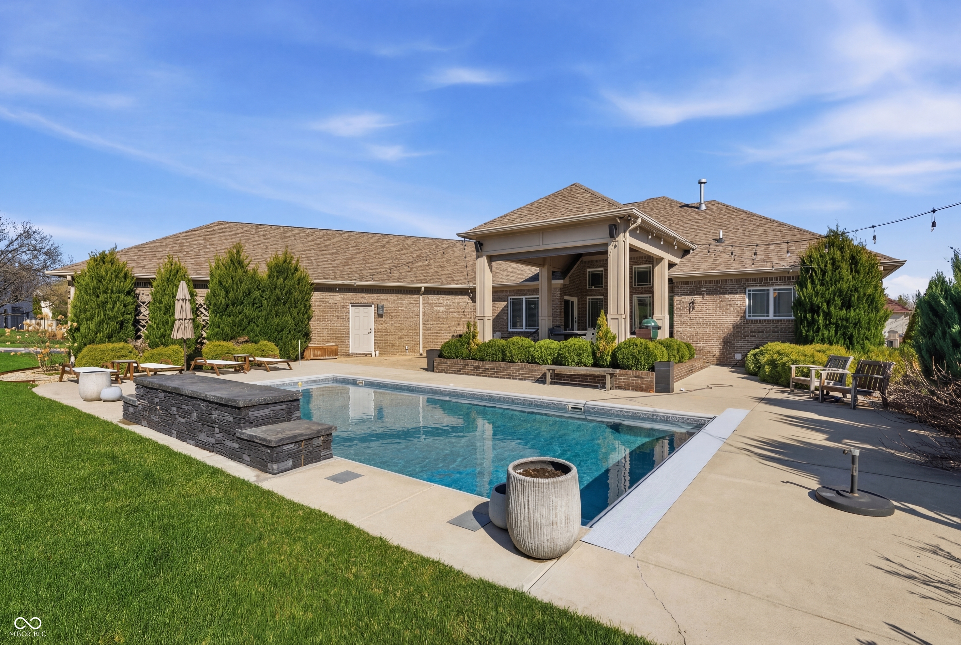 751 Willow Pointe South Drive