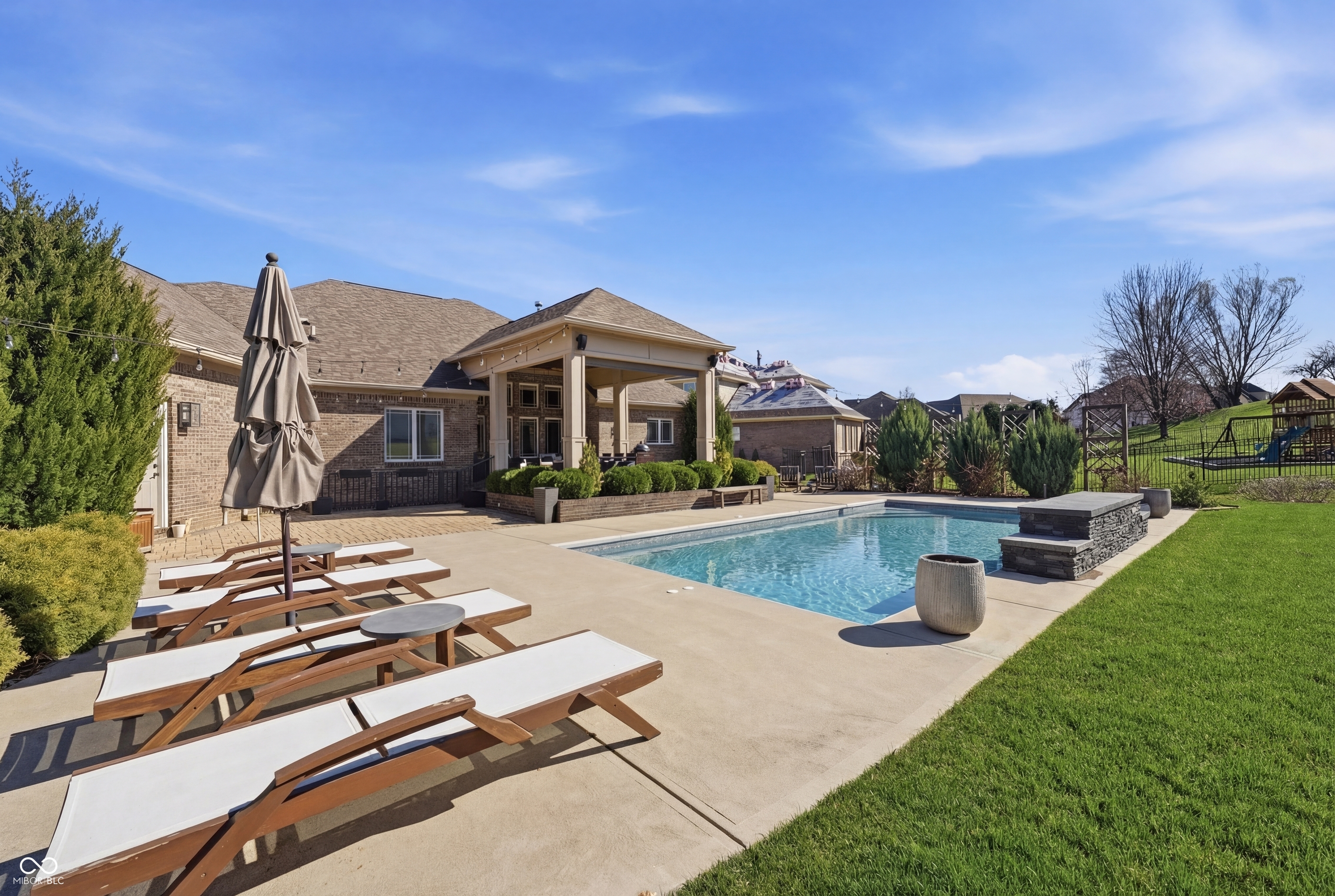 751 Willow Pointe South Drive
