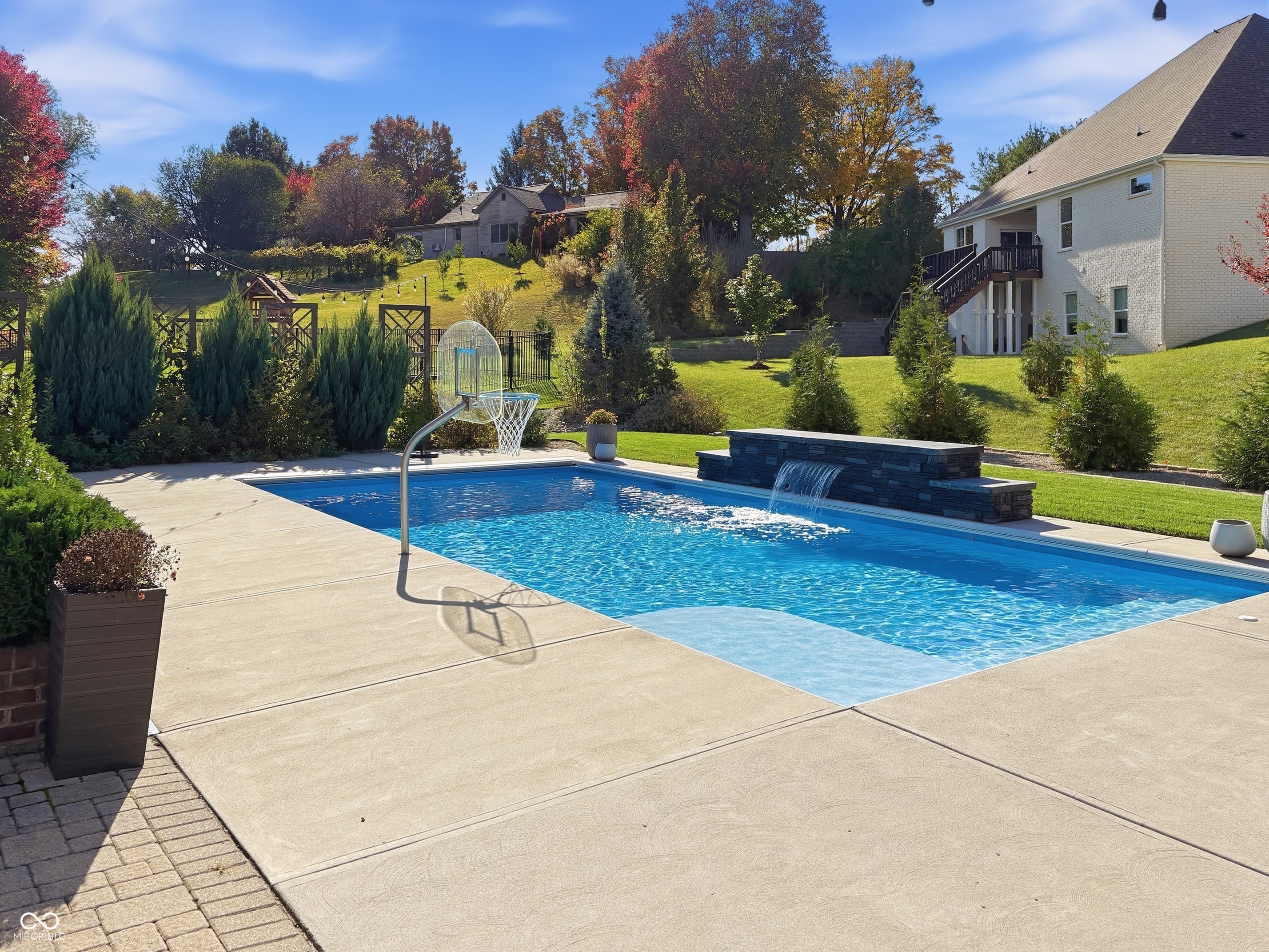 751 Willow Pointe South Drive